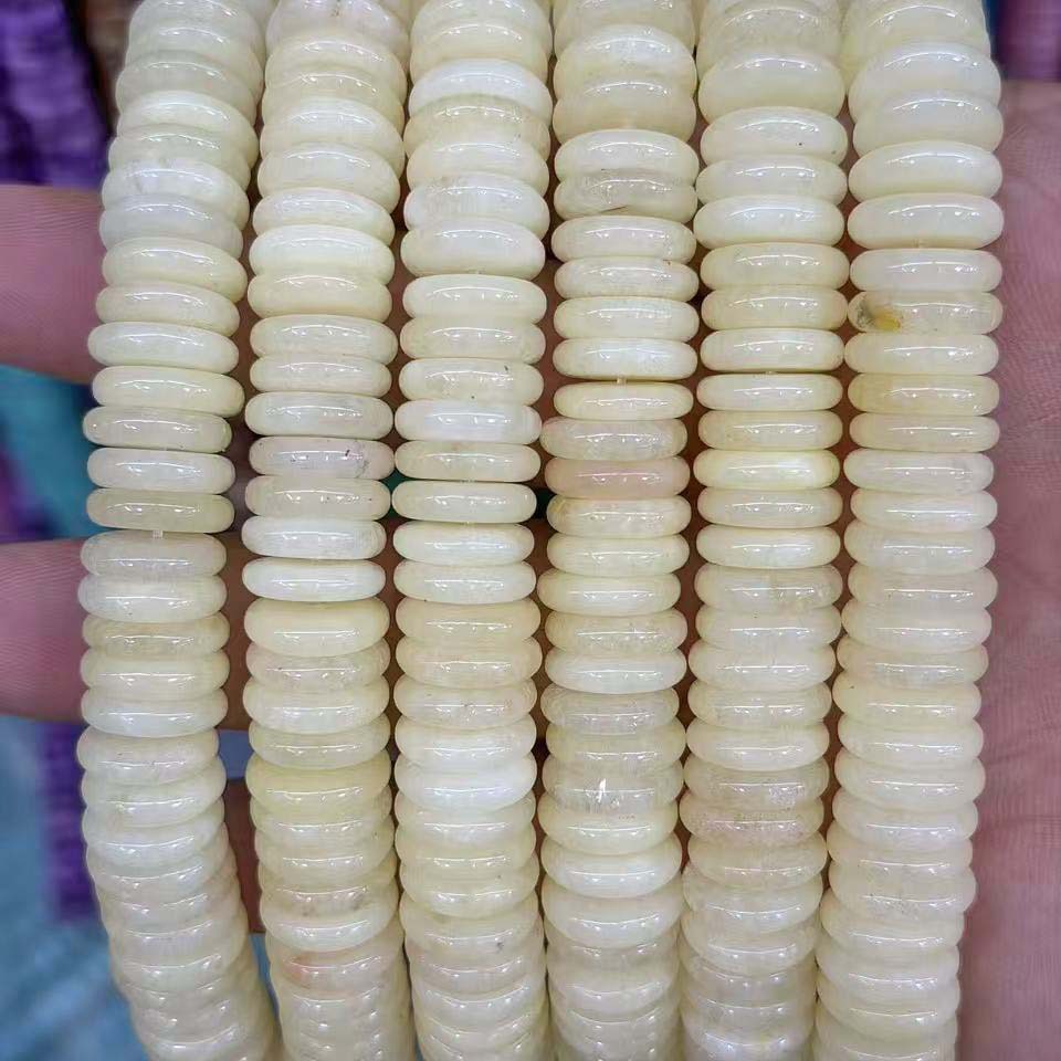 19:Light yellow