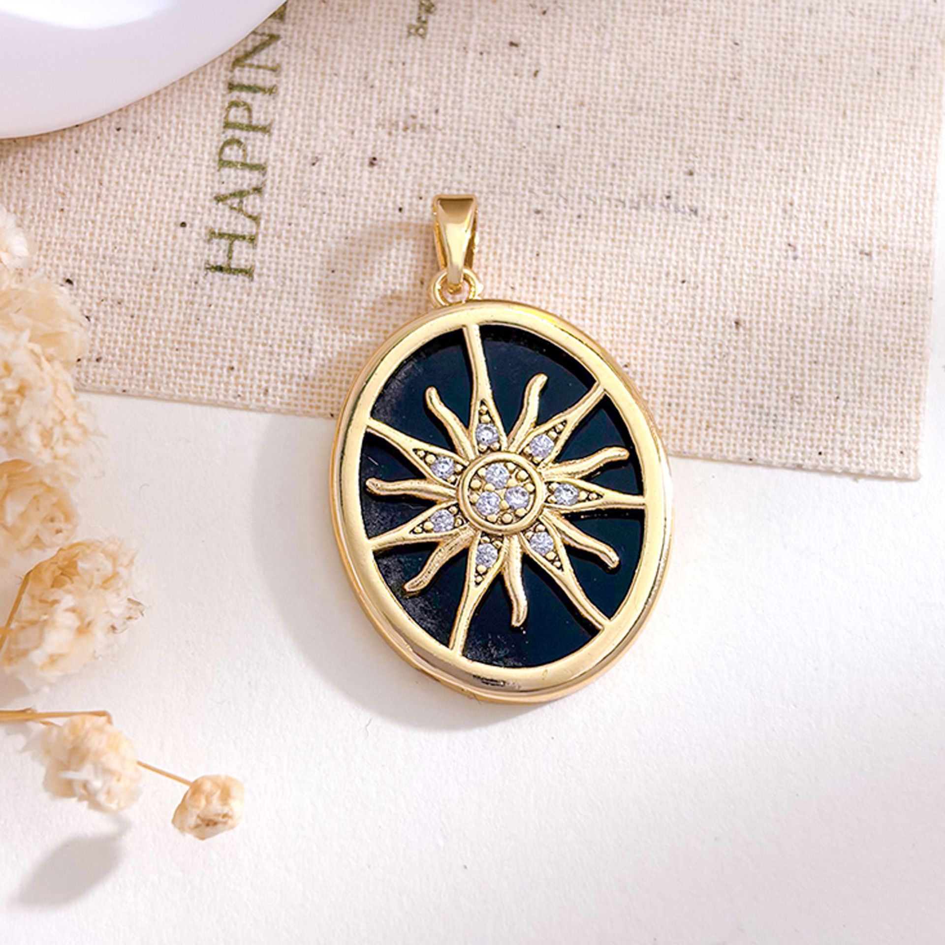 6:Xl5641 oval sun pendant gold black