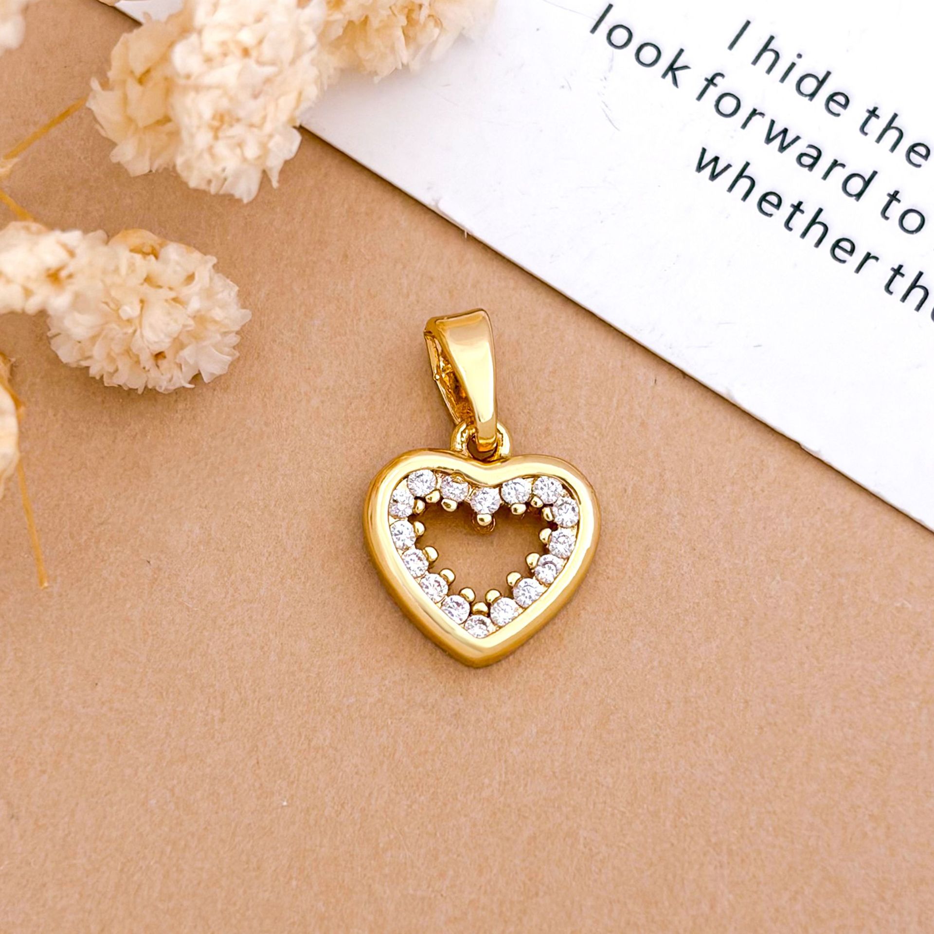 3:Xl5768 hollow love pendant gold