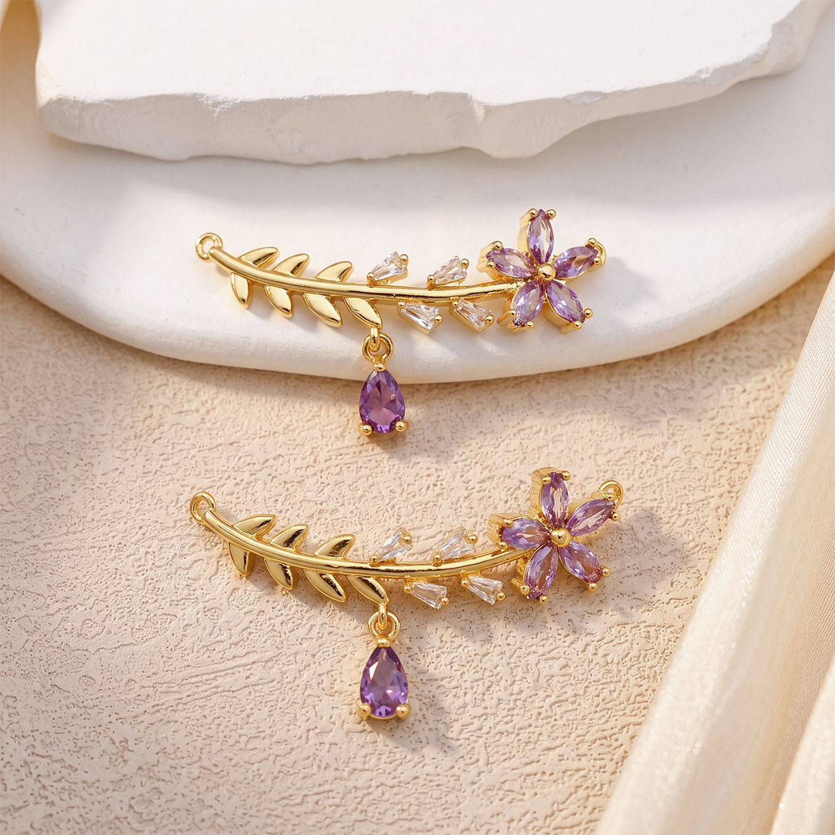 5:Xl6318 purple flower branches and leaves pendant gold