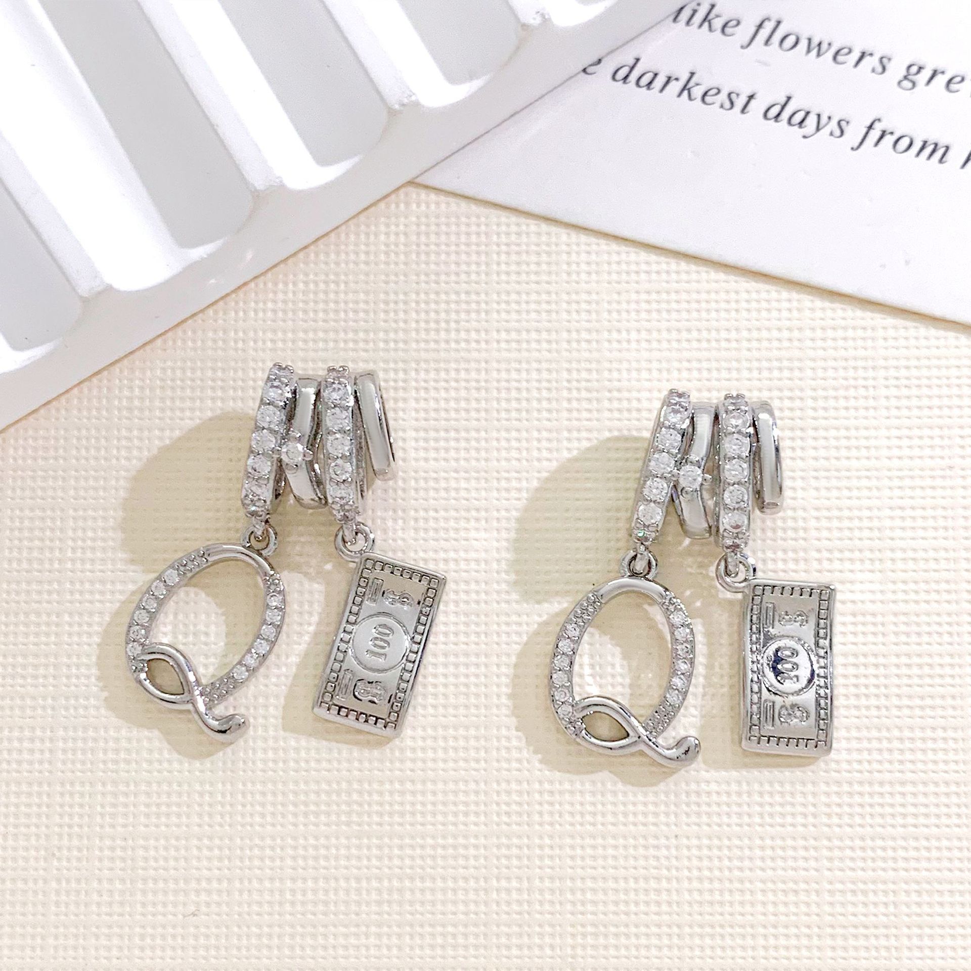 1:Xl3711 usd letter q combination pendant silver