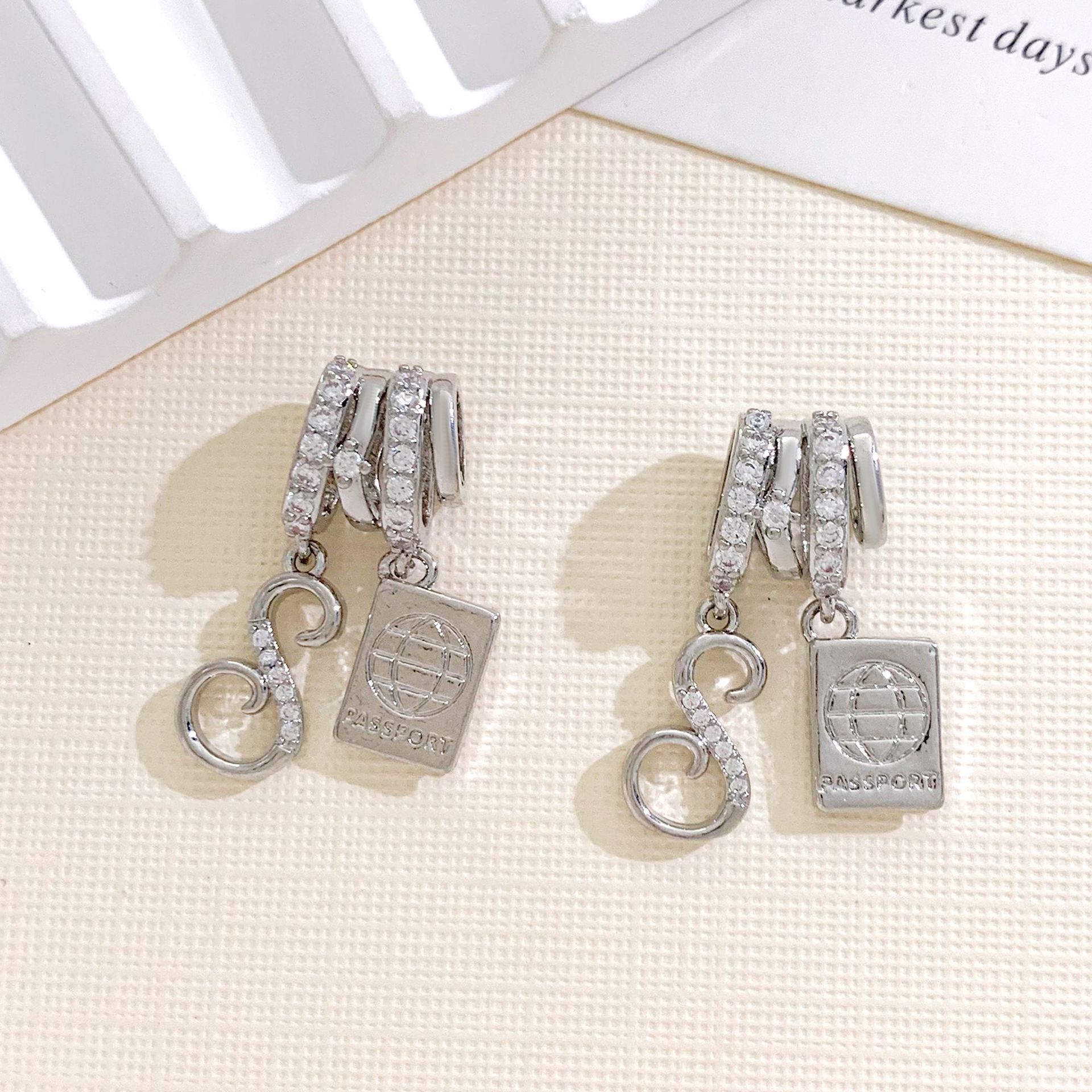 3:Xl4073 planet letter s combination pendant silver