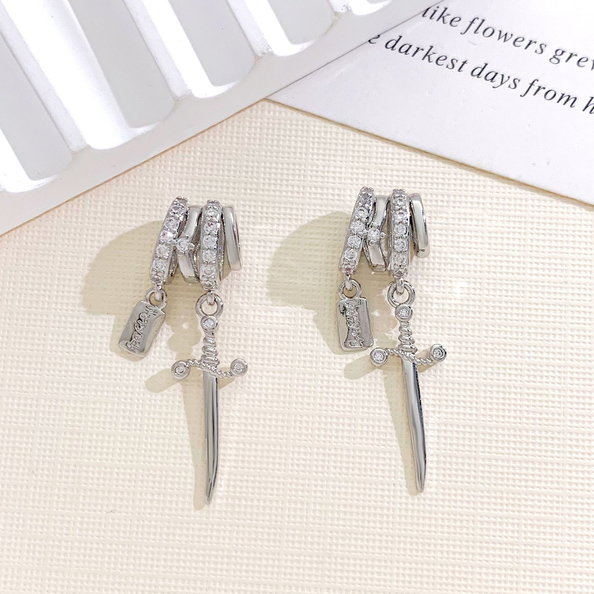 7:Xl4458 letter plate sword pendant silver