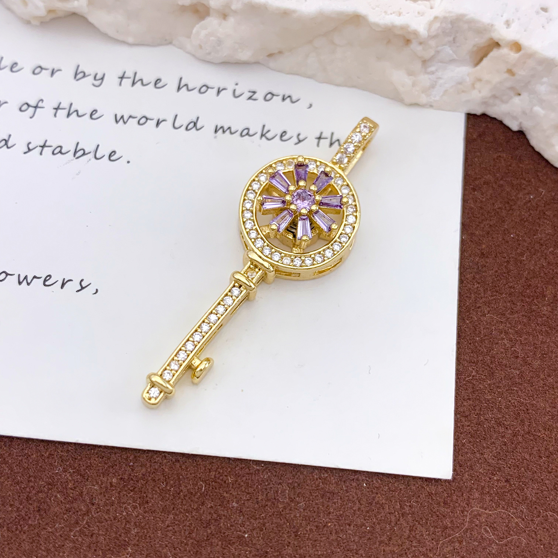 6:Xl1194 rotating purple key pendant gold
