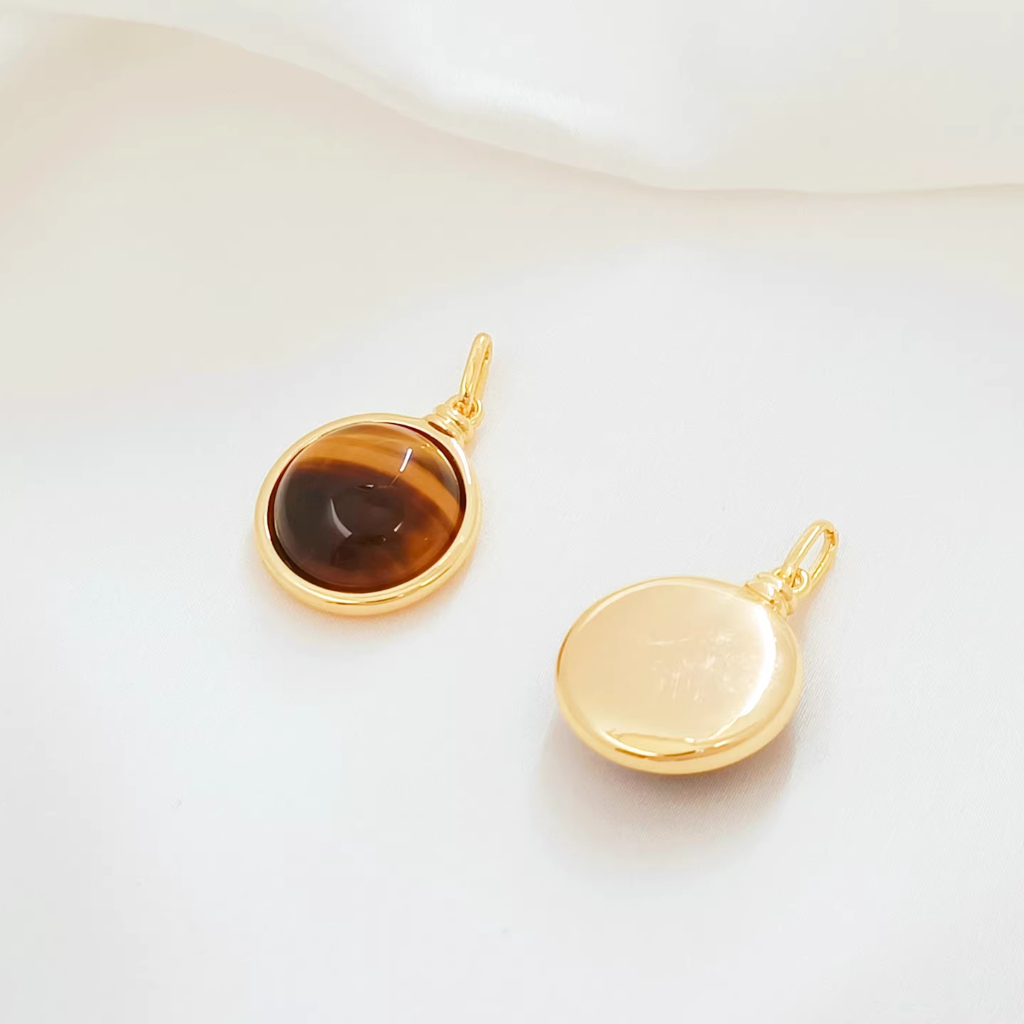 Cz985 round tiger eye stone pendant gold