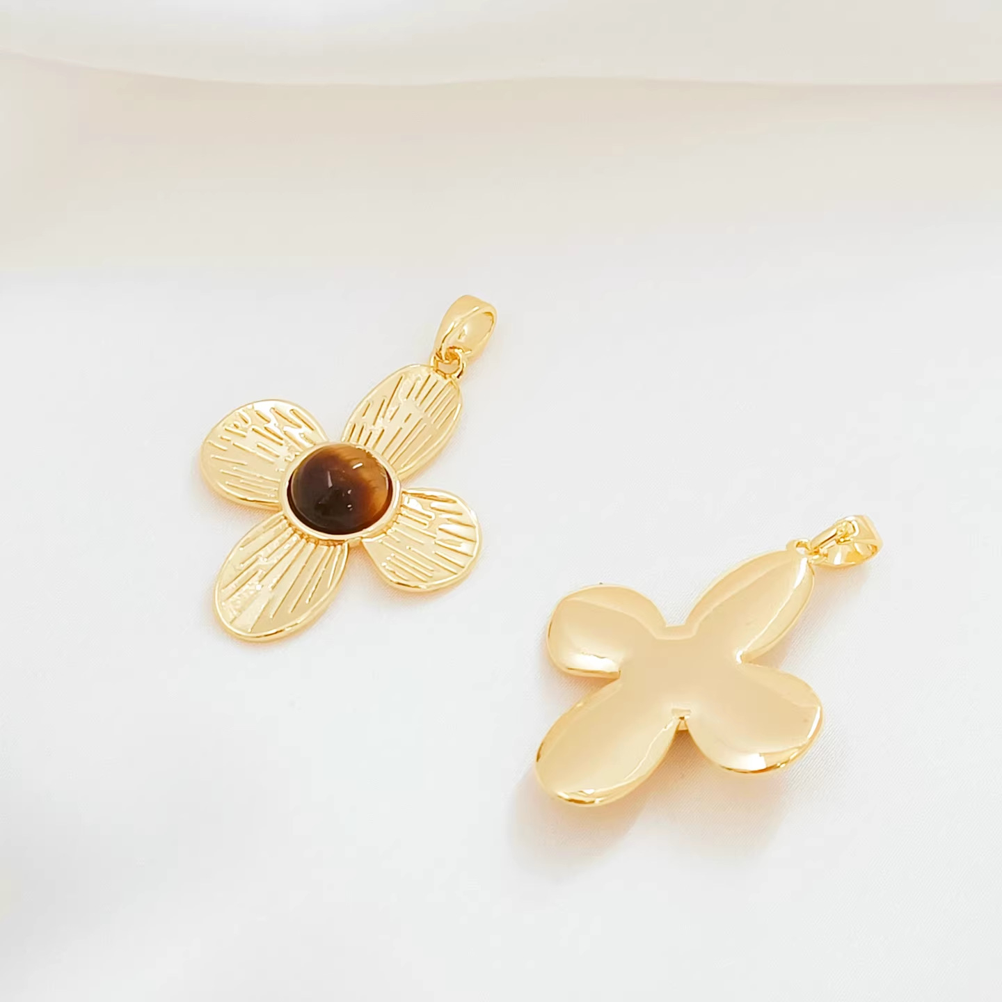 Cz988 four-petal flower tiger eye stone pendant go