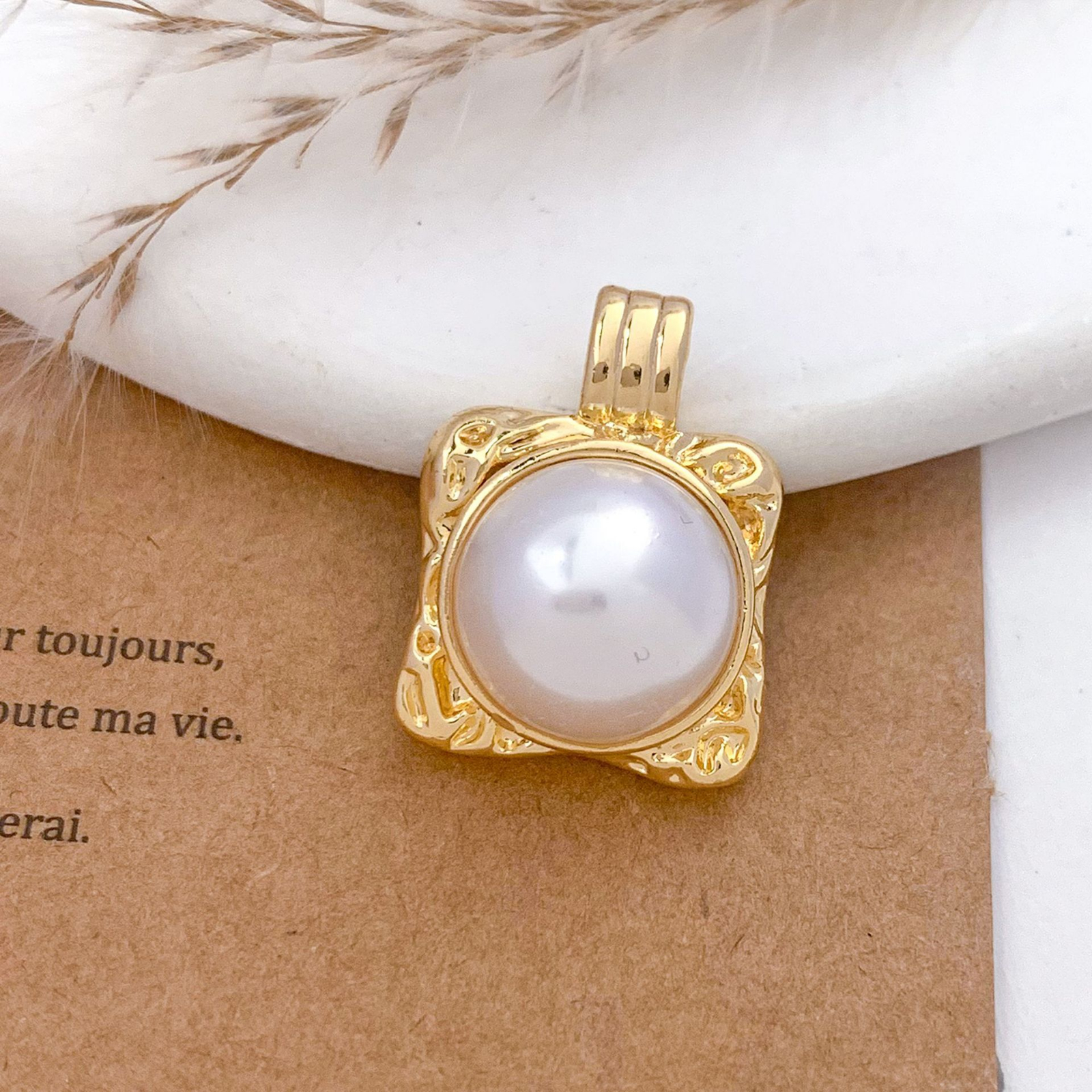 Xl3716 square pendant gold
