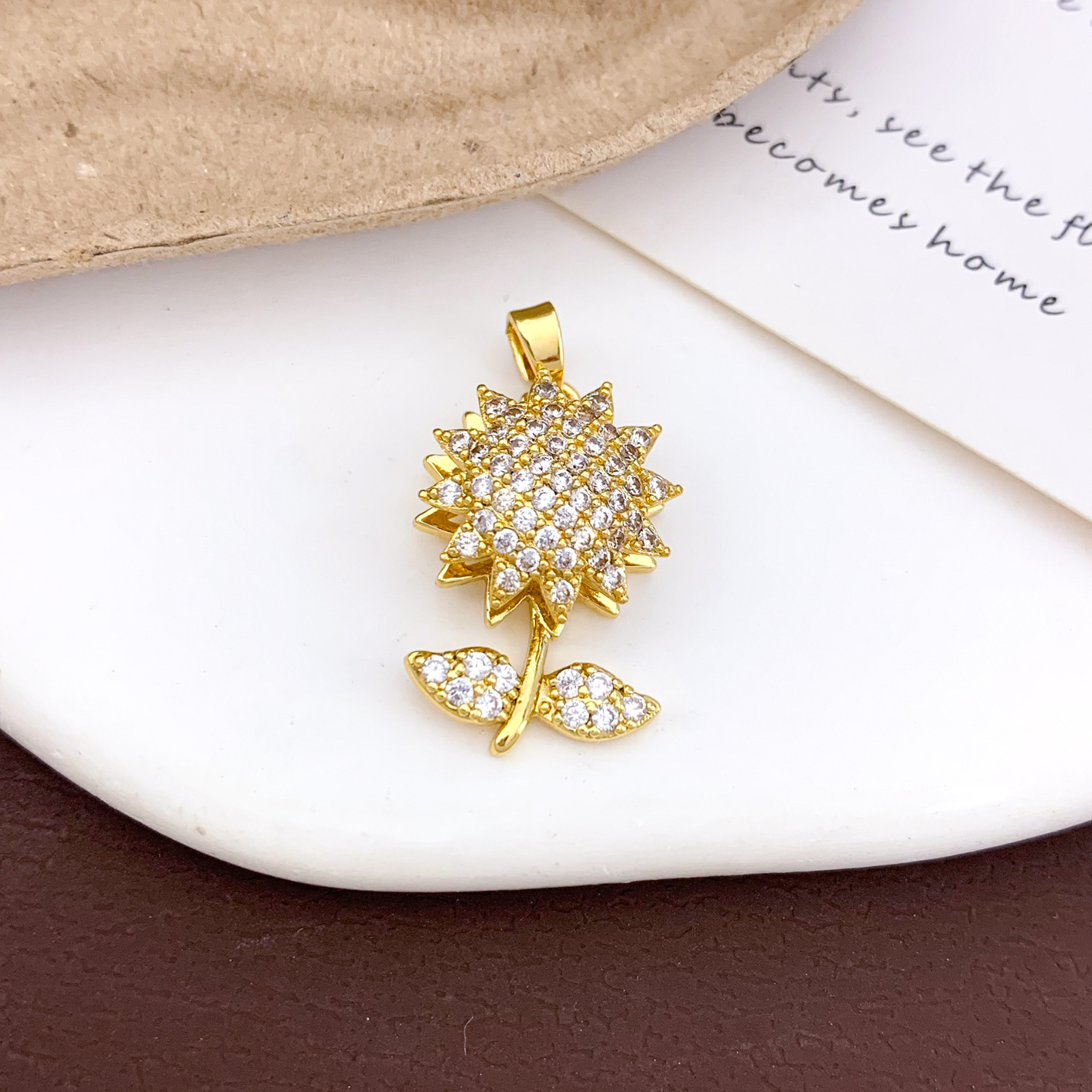 Xl486 rotating sunflower pendant gold