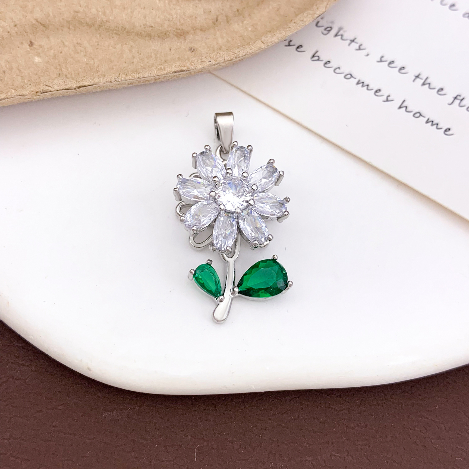 Xl1646 rotating sunflower pendant silver white
