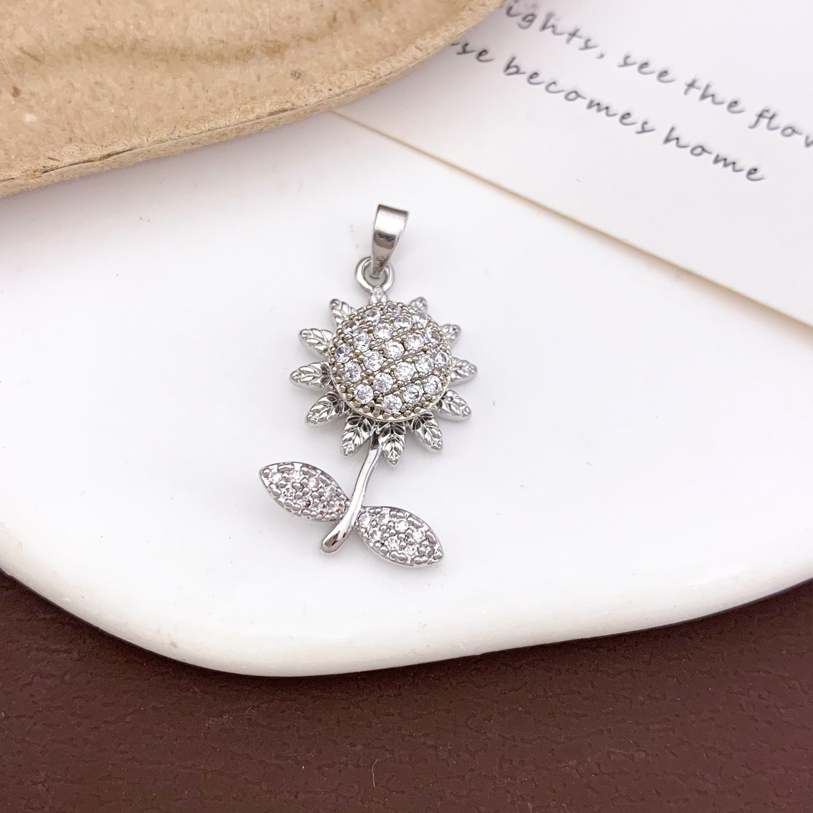Xl2220 rotating sunflower pendant silver