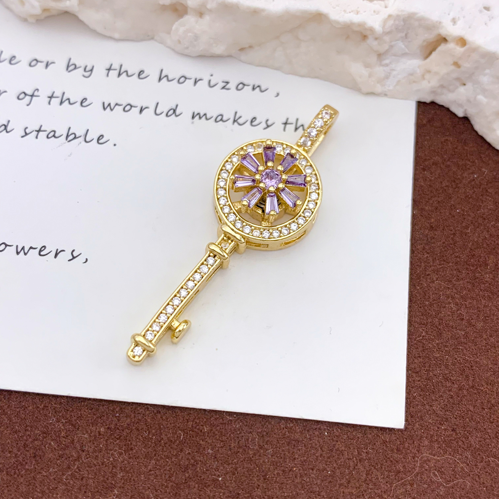 Xl1194 rotating purple key pendant gold