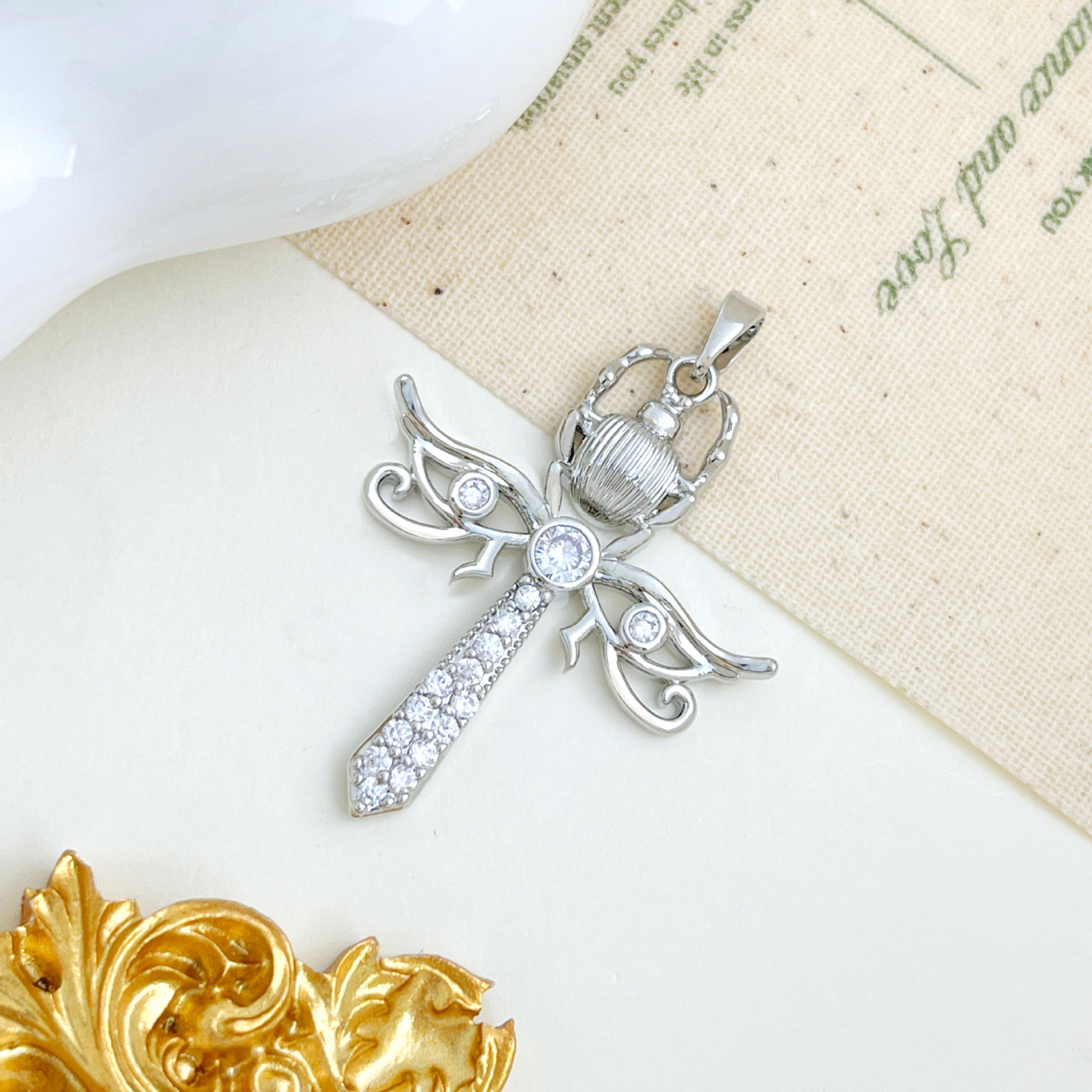 Xl2802 insect cross pendant silver