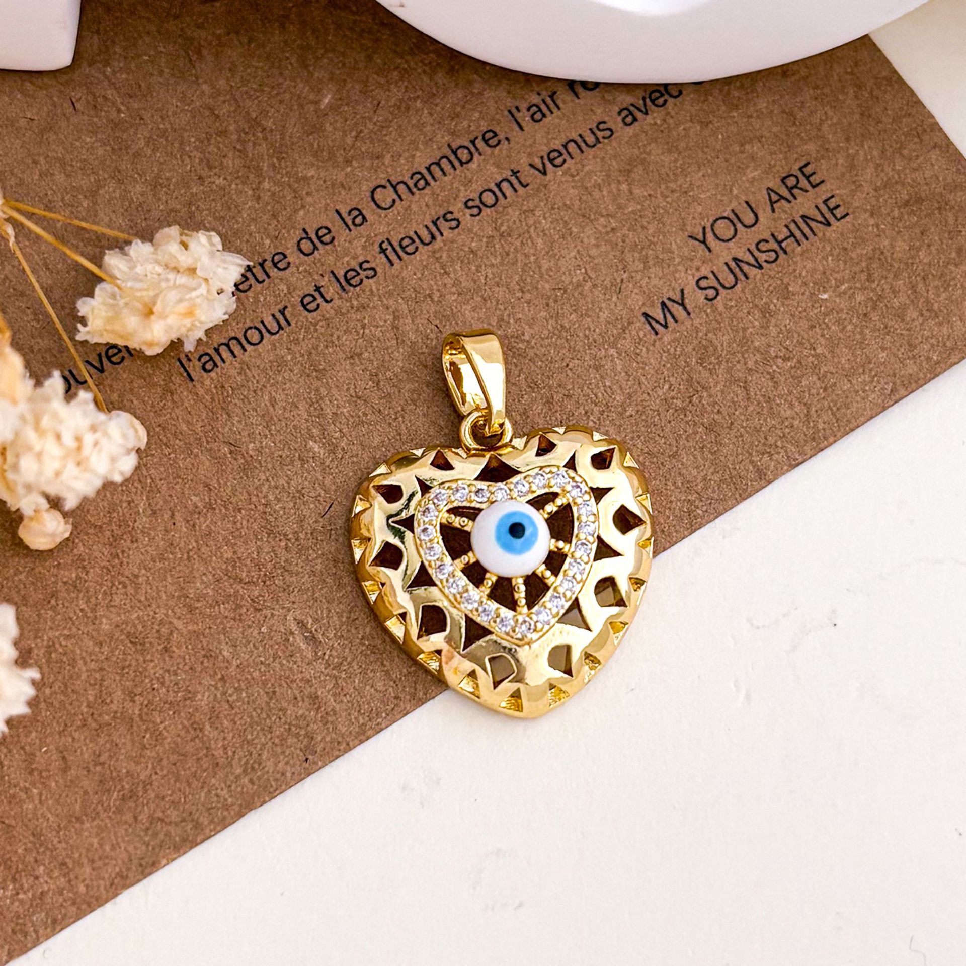 3:Xl5698 hollow eye love pendant gold