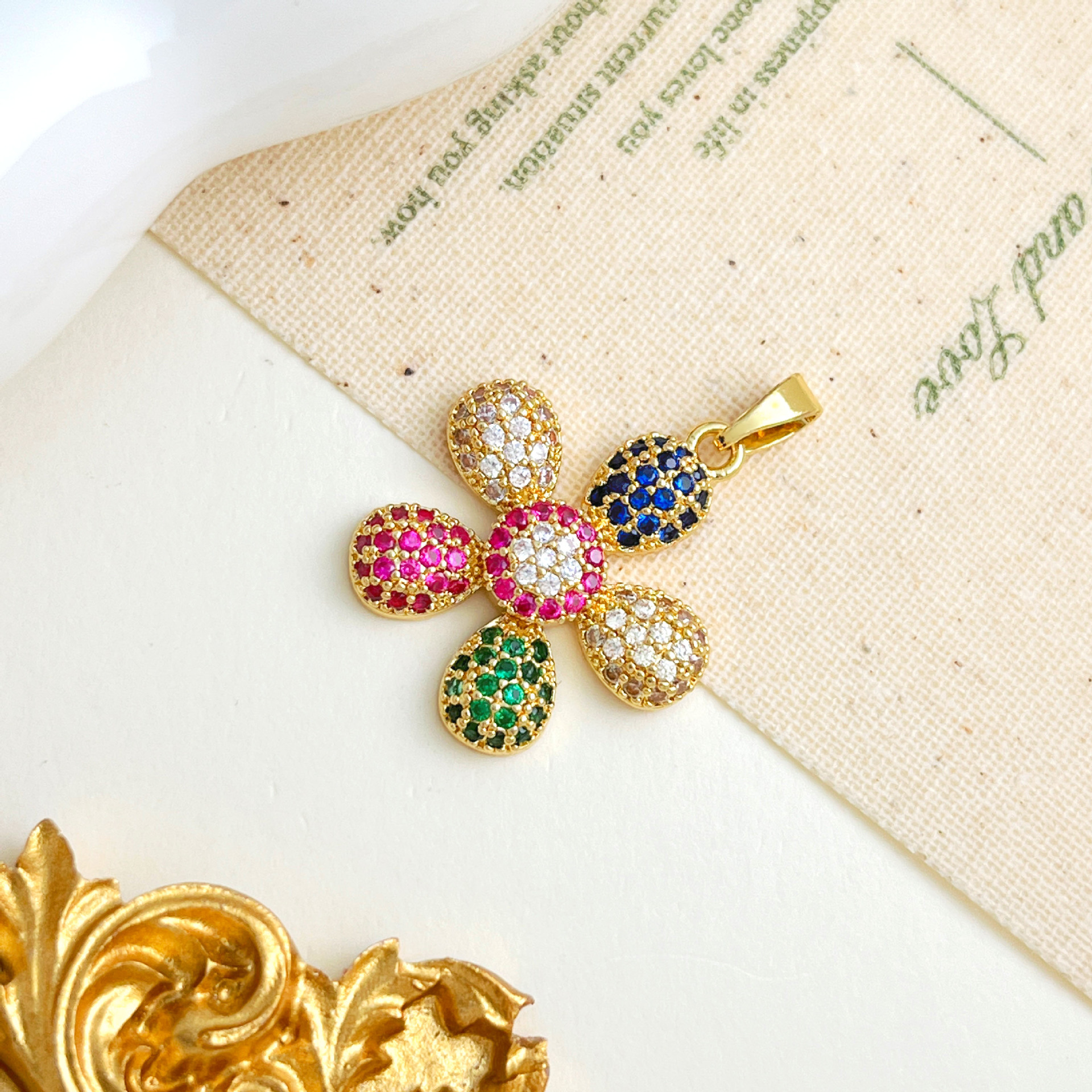 1:Xl1385 colorful five-petal flower pendant gold