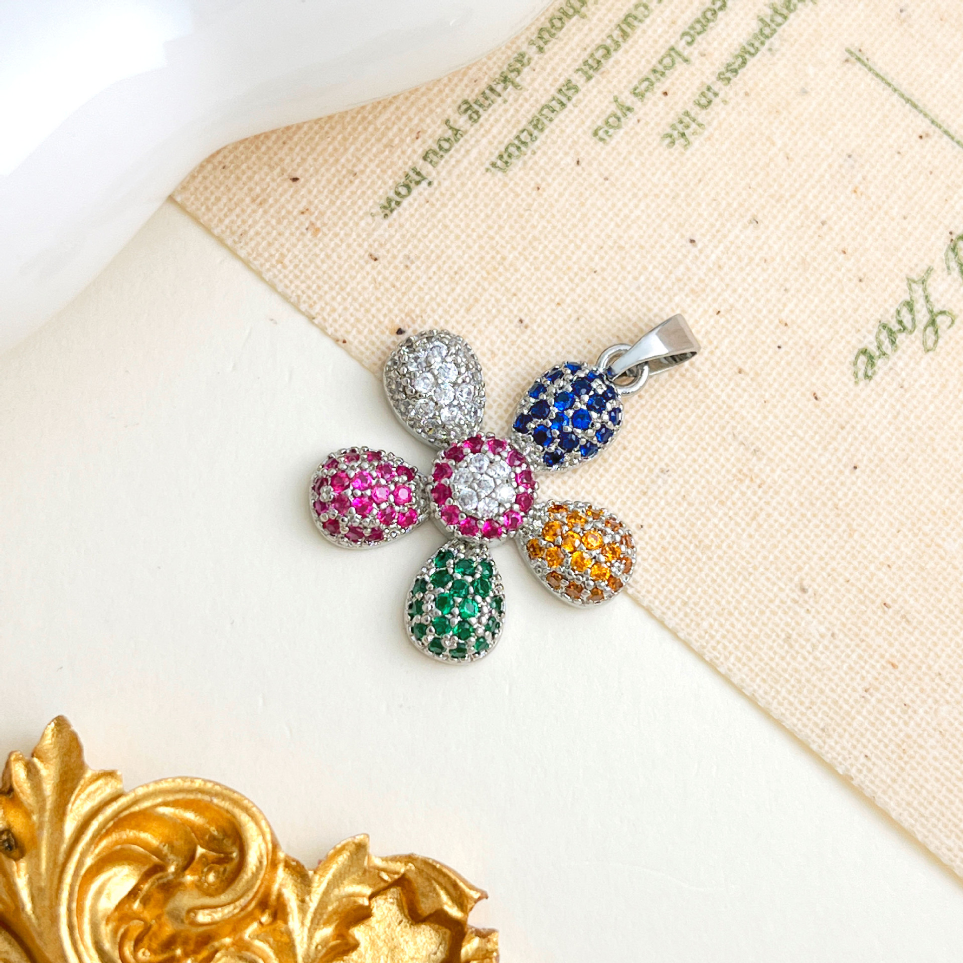 2:Xl1385 colorful five-petal flower pendant silver