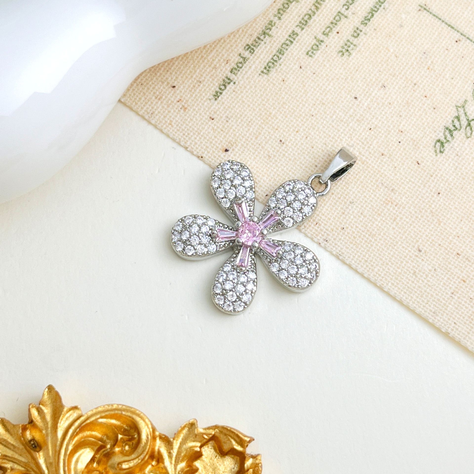 7:Xl5568 pink five-petal flower pendant silver