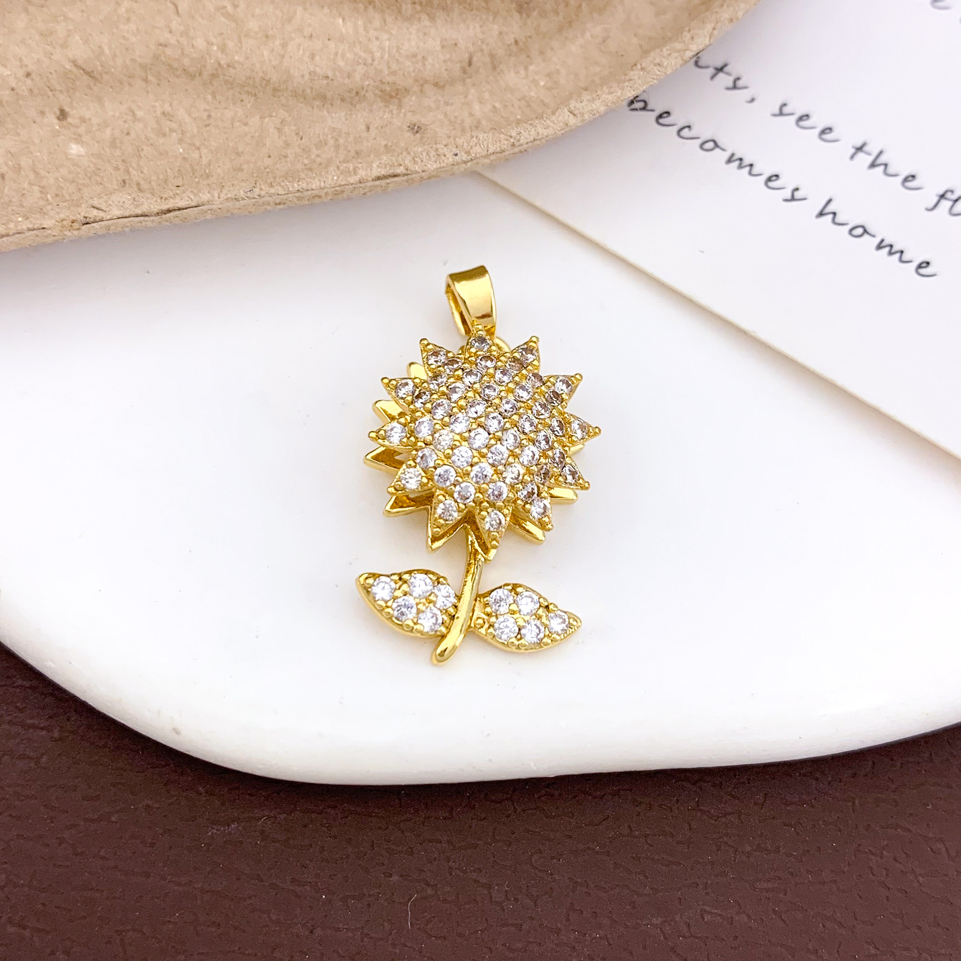 2:Xl486 rotating sunflower pendant gold