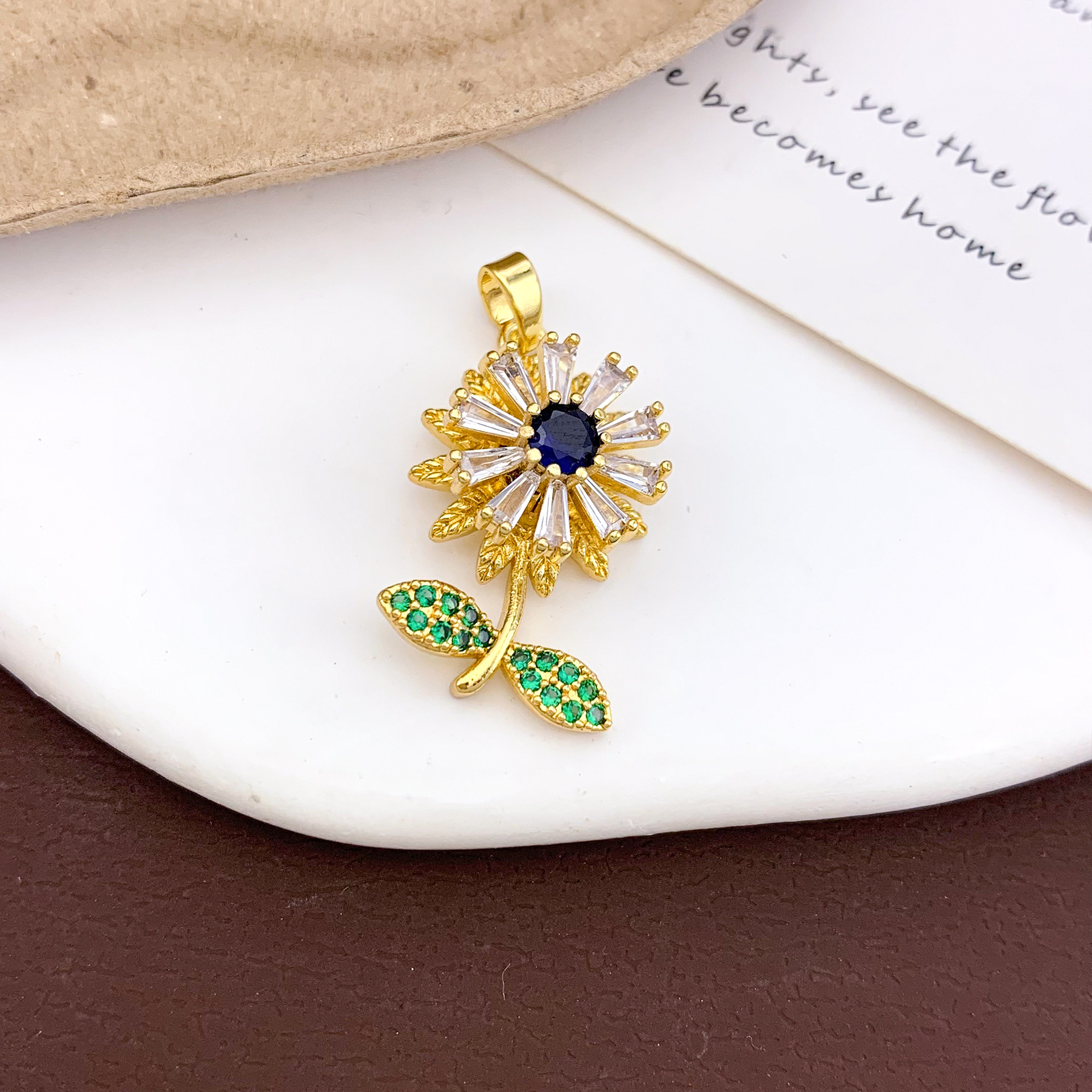 7:Xl675 rotating multi-petal flower pendant gold blue
