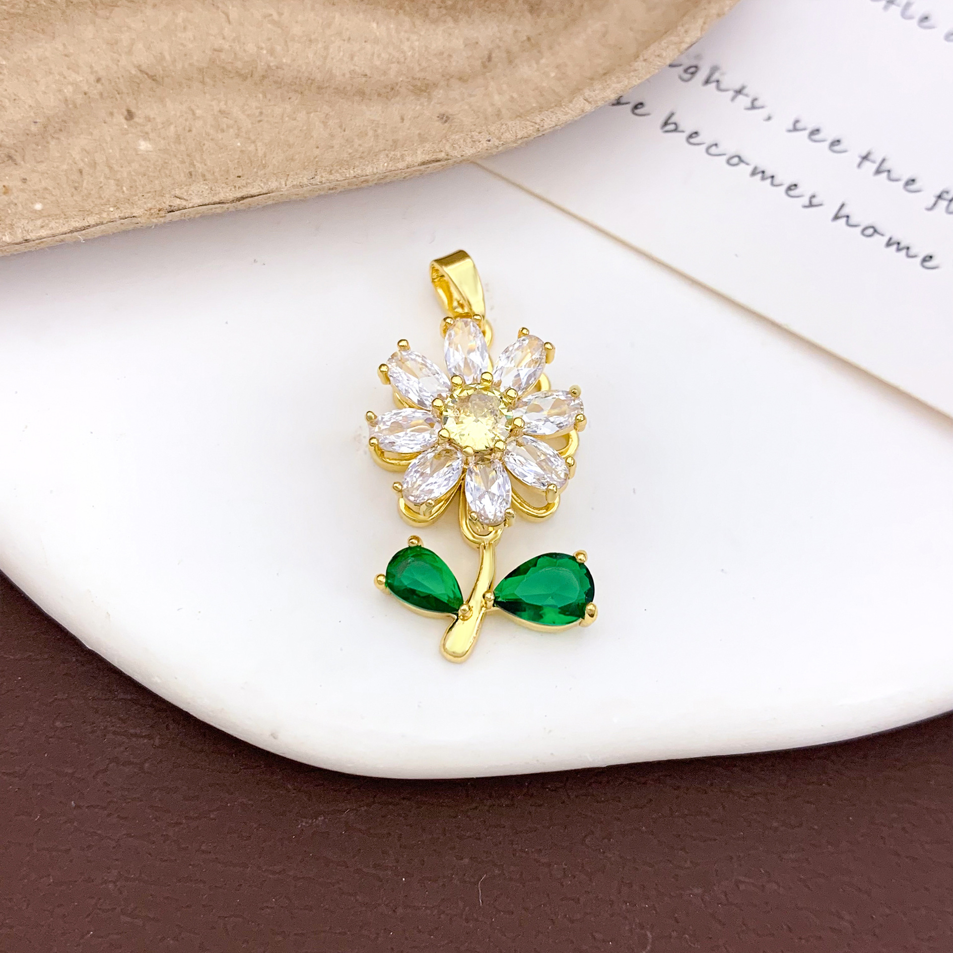 9:Xl1646 rotating sunflower pendant golden yellow