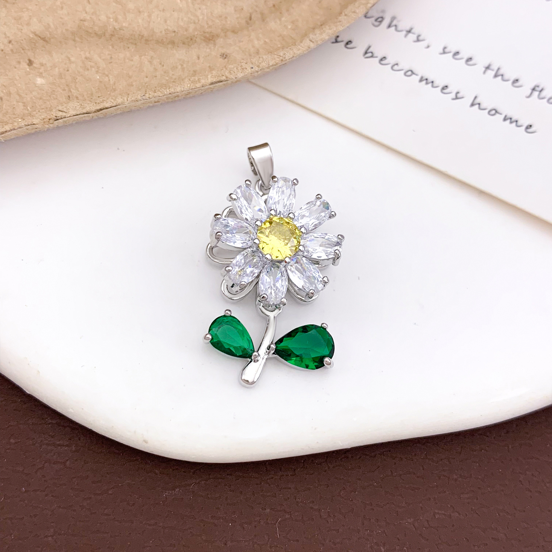 10:Xl1646 rotating sunflower pendant silver yellow