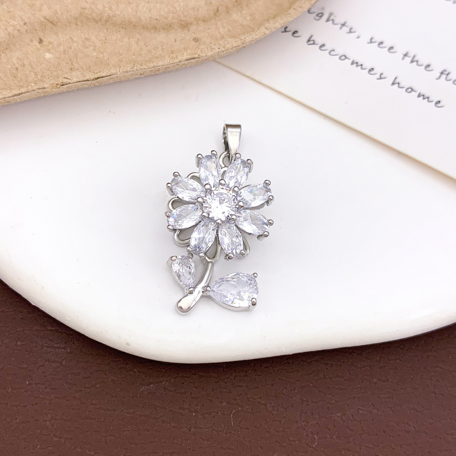 12:Xl1646 rotating sunflower pendant silver