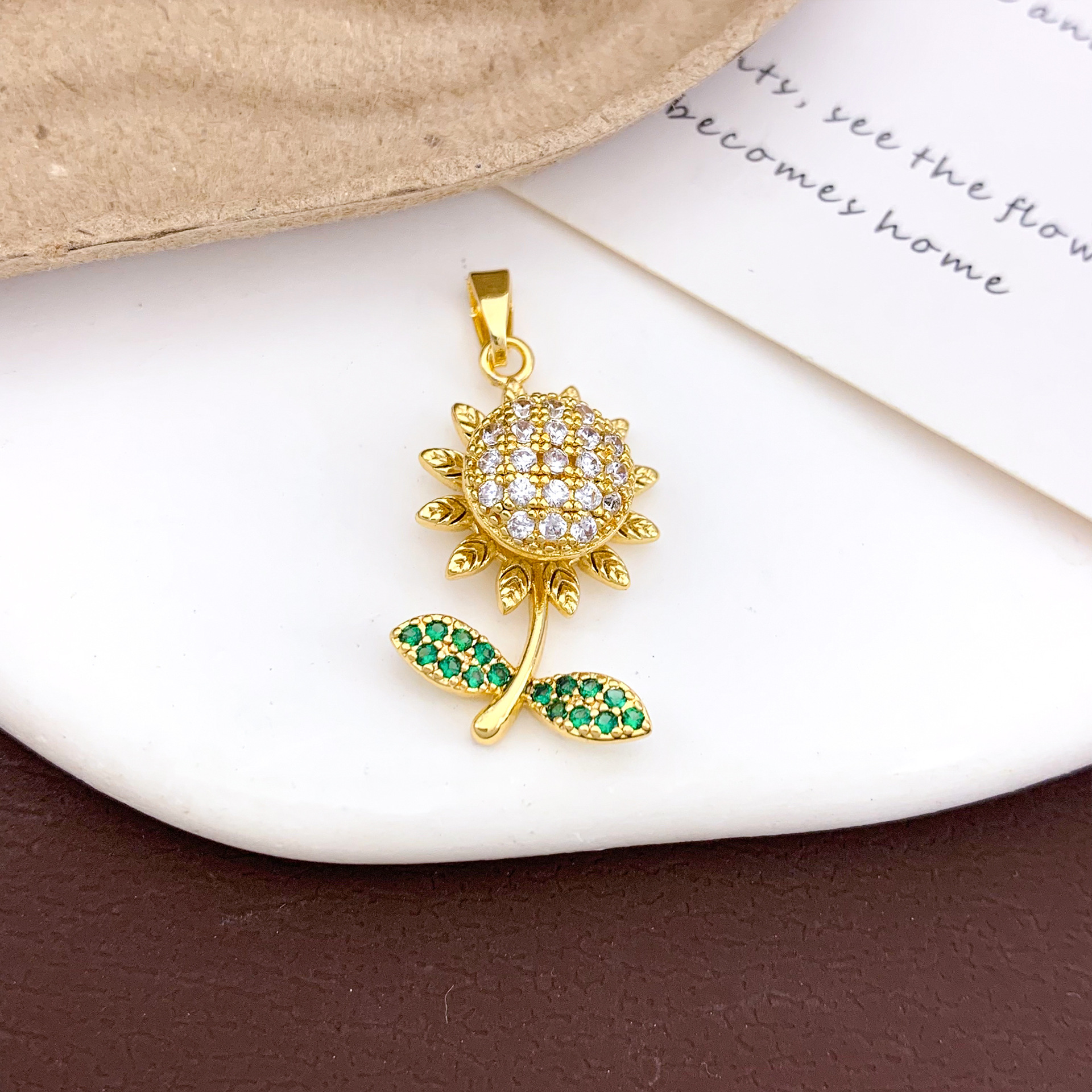 15:Xl2220 rotating sunflower pendant golden green leaves