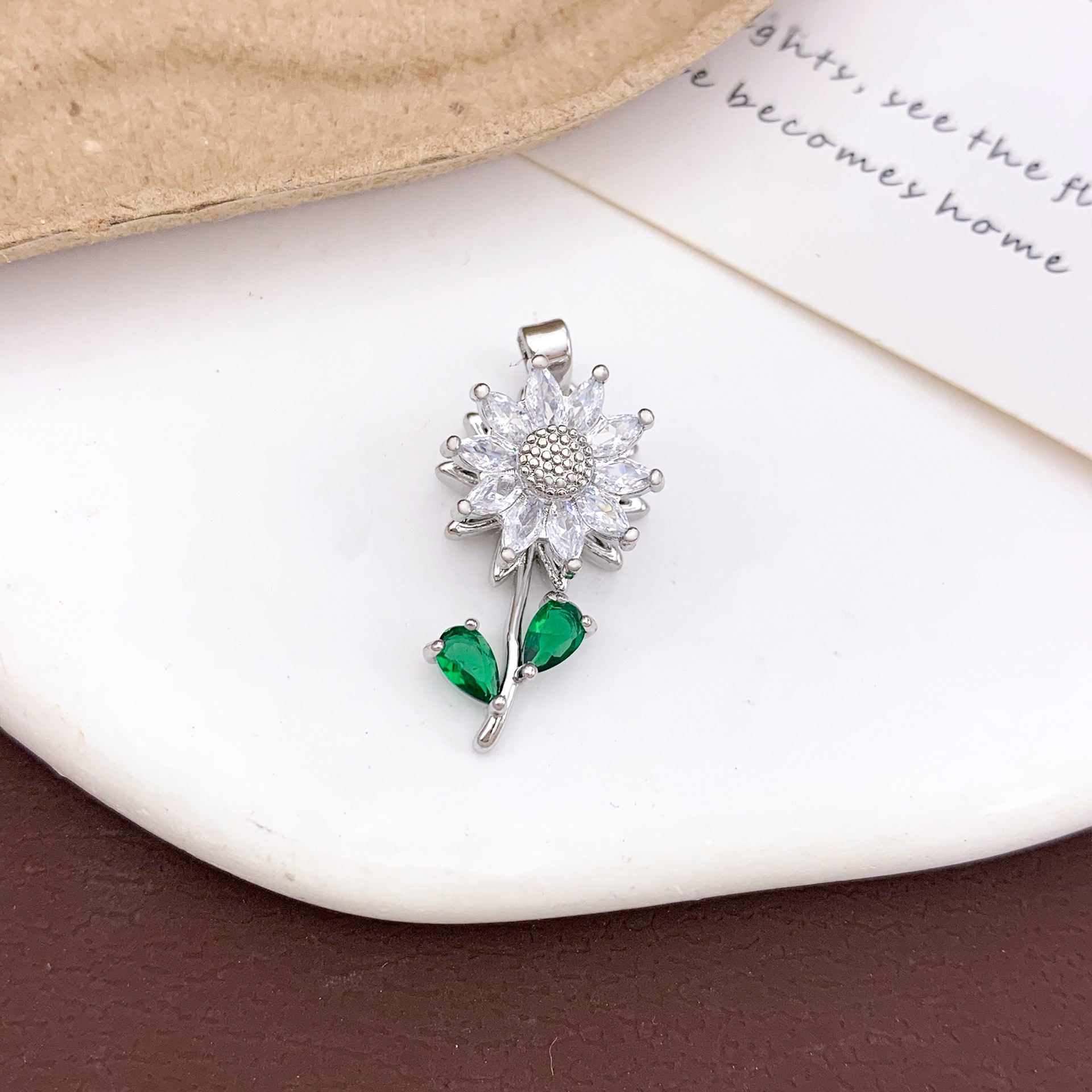 19:Xl2362 rotating small sunflower pendant silver
