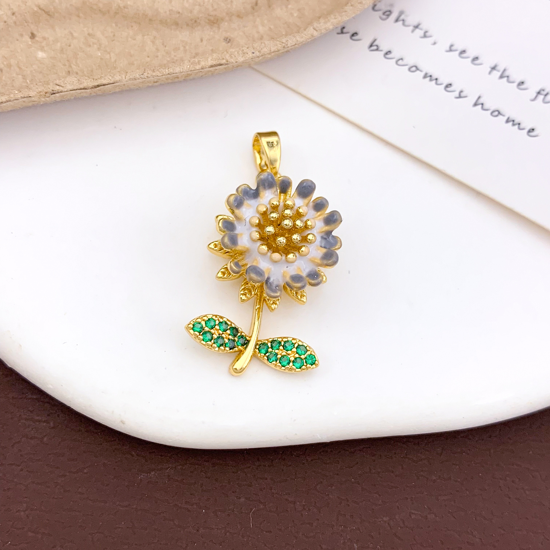 20:Xl2788 rotating daisy pendant gold