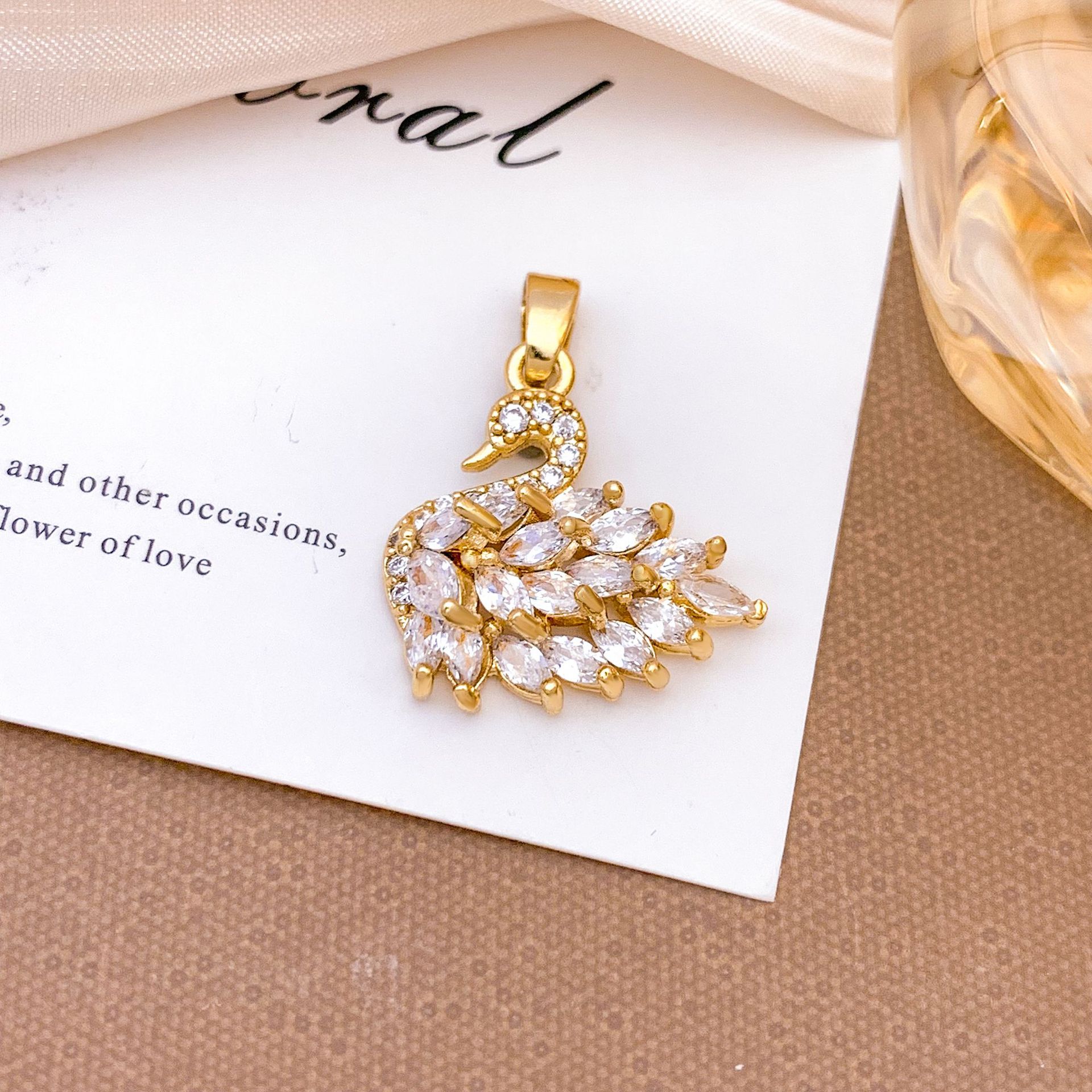 2:Xl323 swan pendant gold trumpet