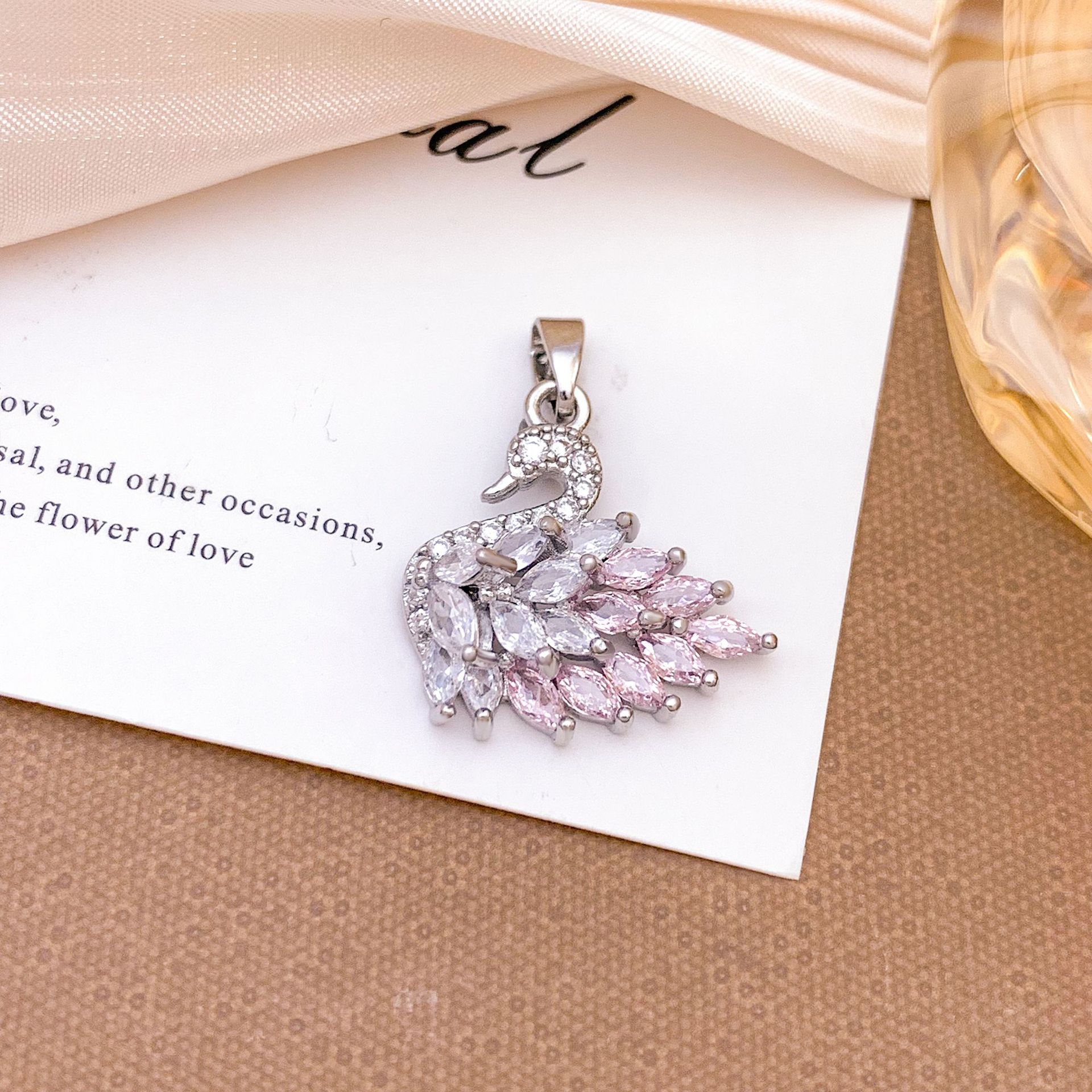 8:Xl323 white pink swan pendant silver small