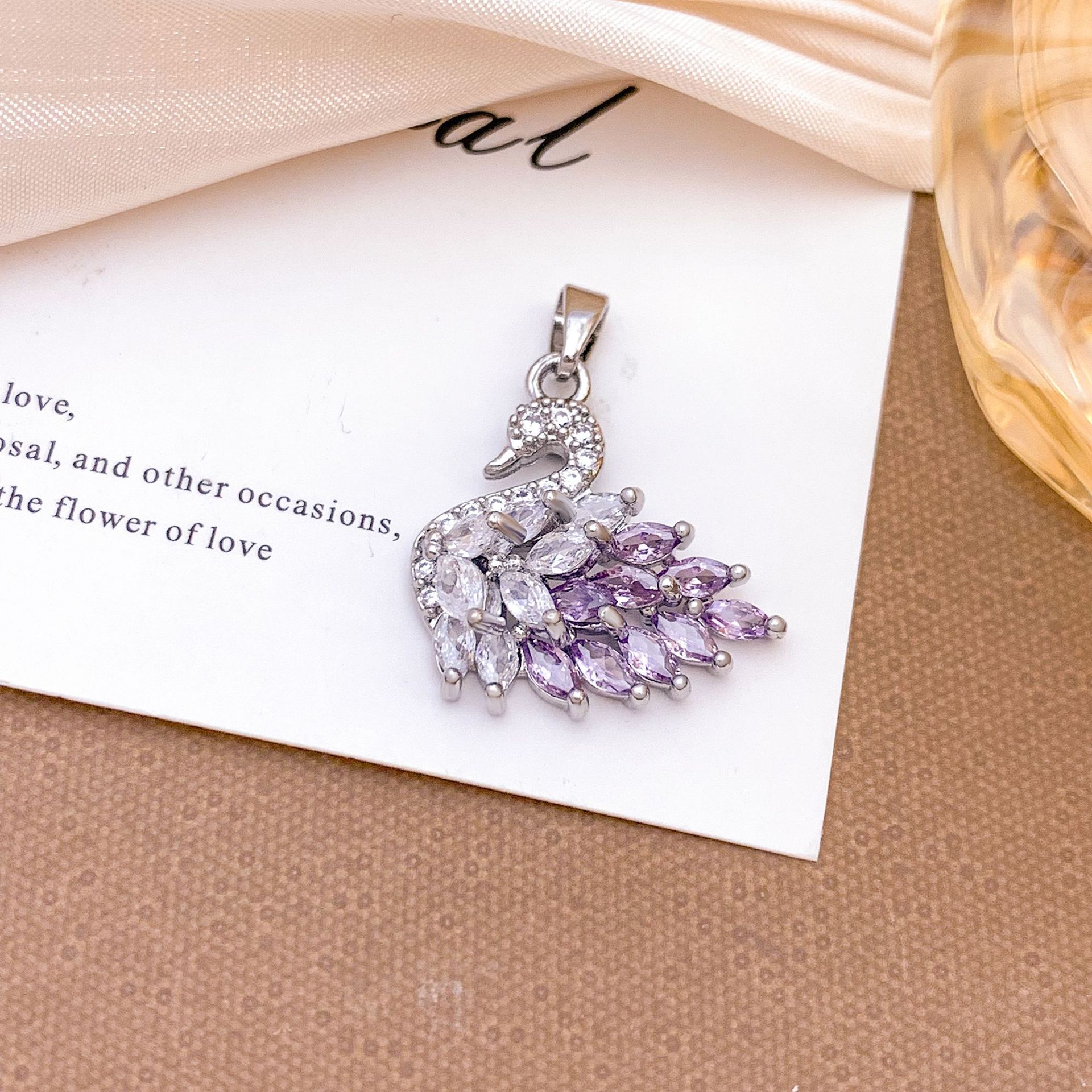 9:Xl323 white purple swan pendant silver small size