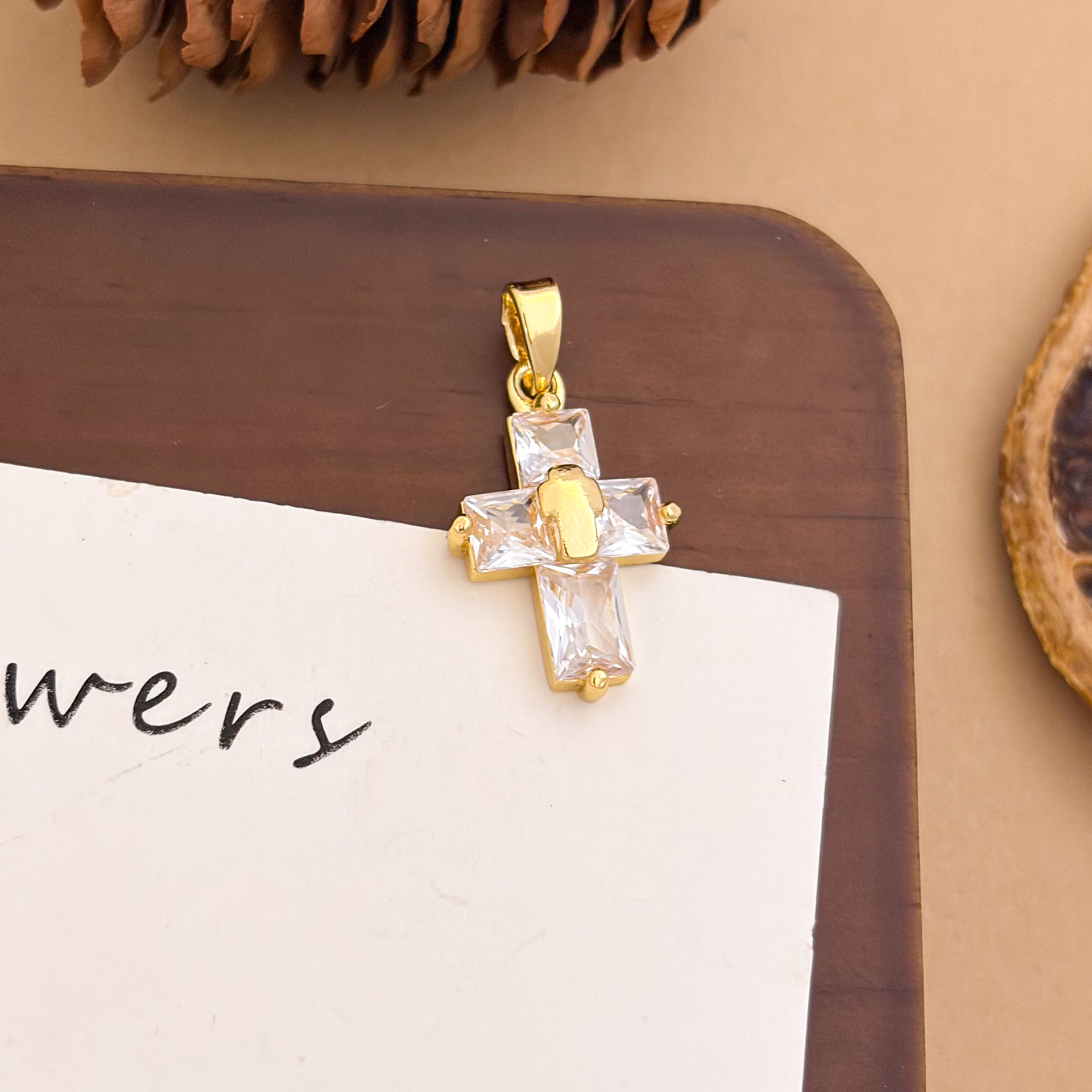1:Xl5906 cross pendant gold