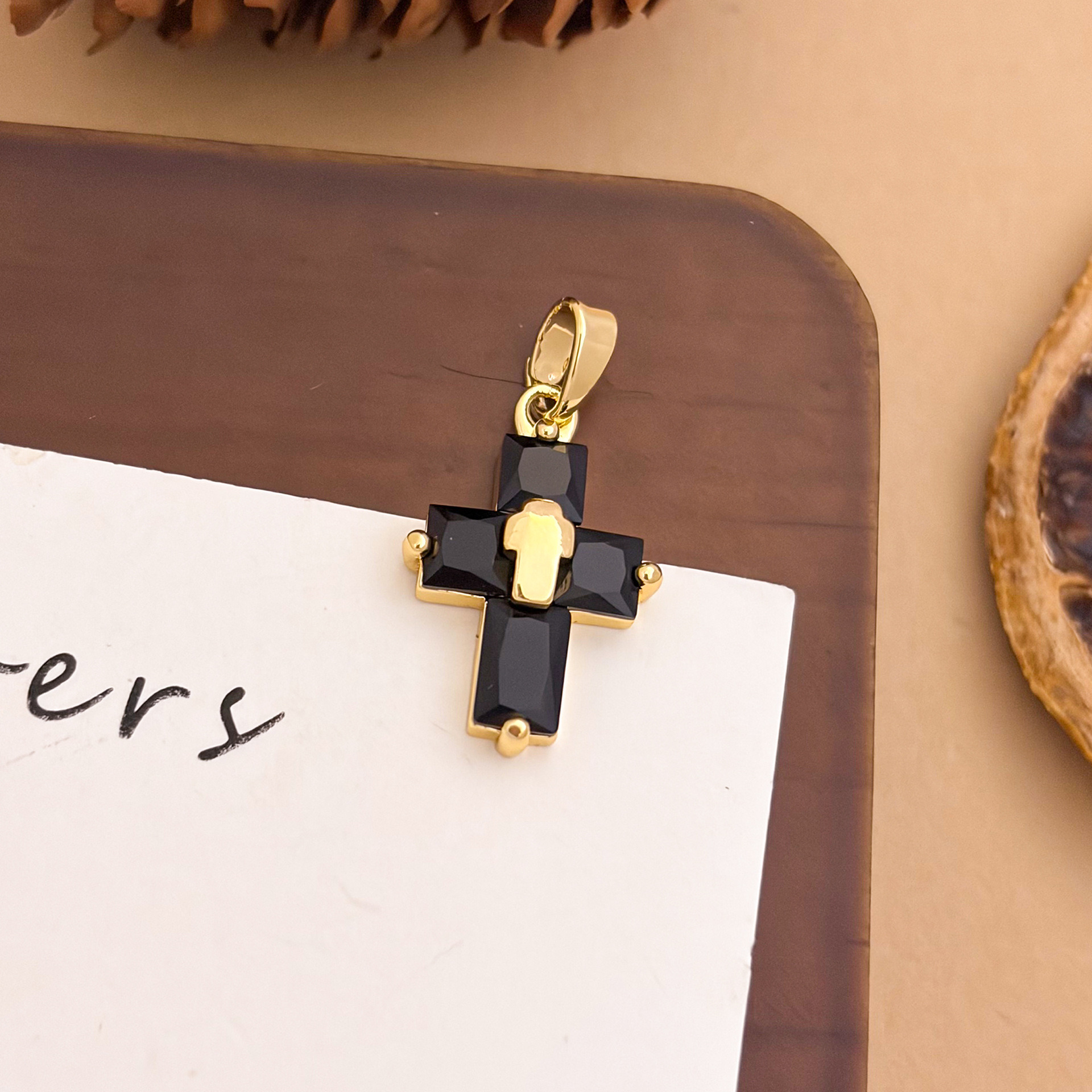 2:Xl5906 black cross pendant gold