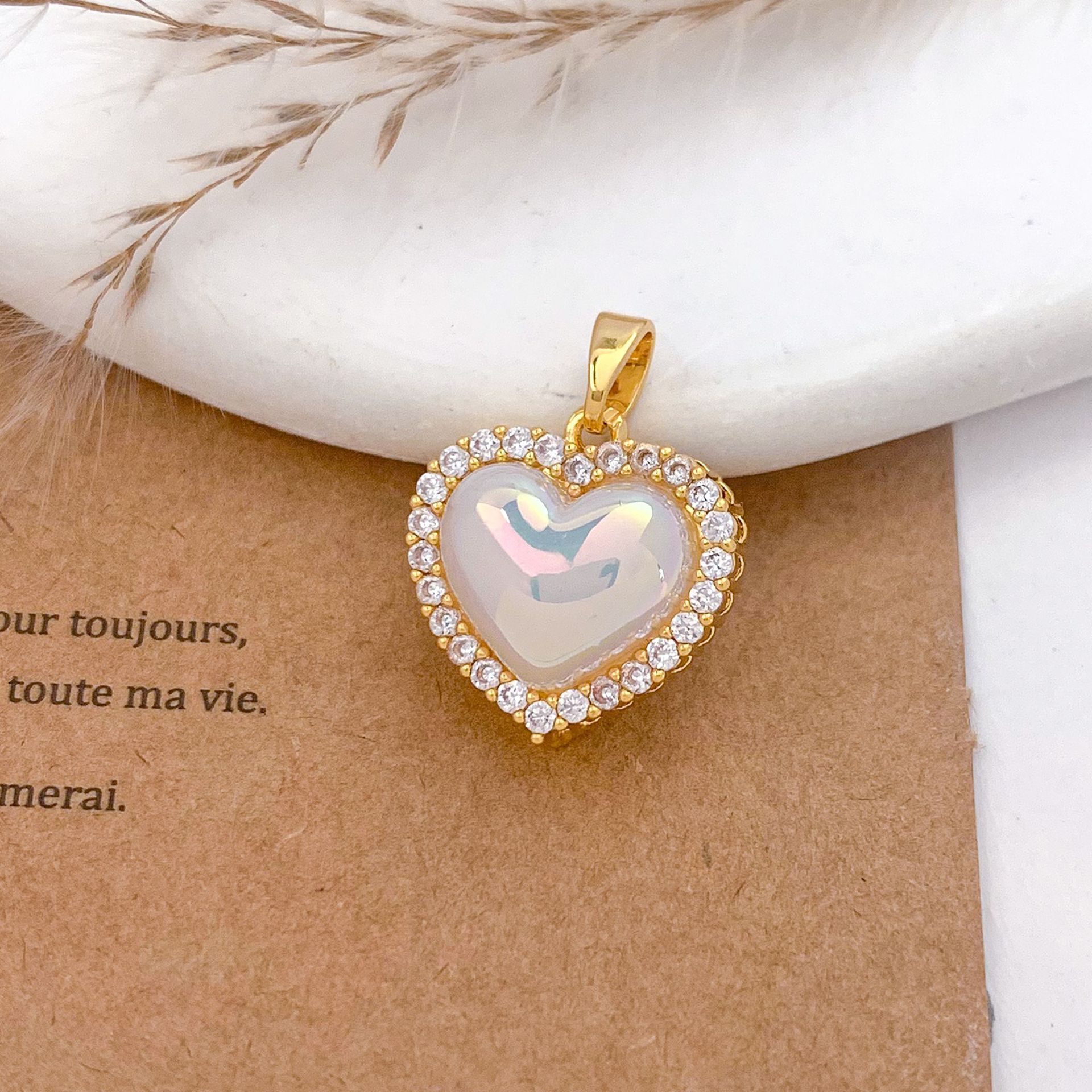 1:Xl148 chubby heart pendant - gold