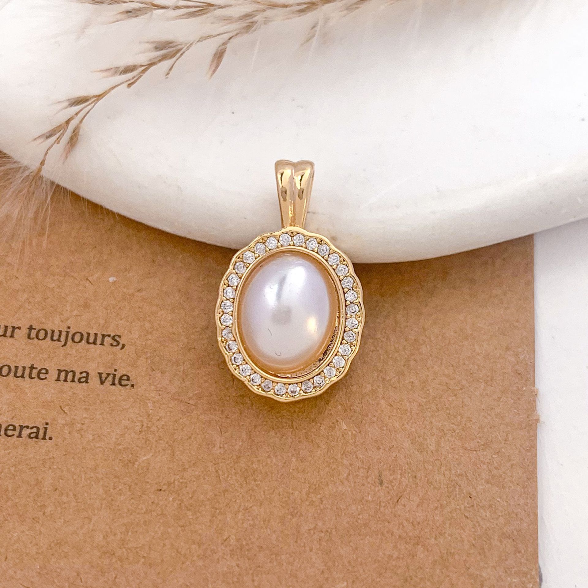 11:Xl4042 lace oval pendant gold