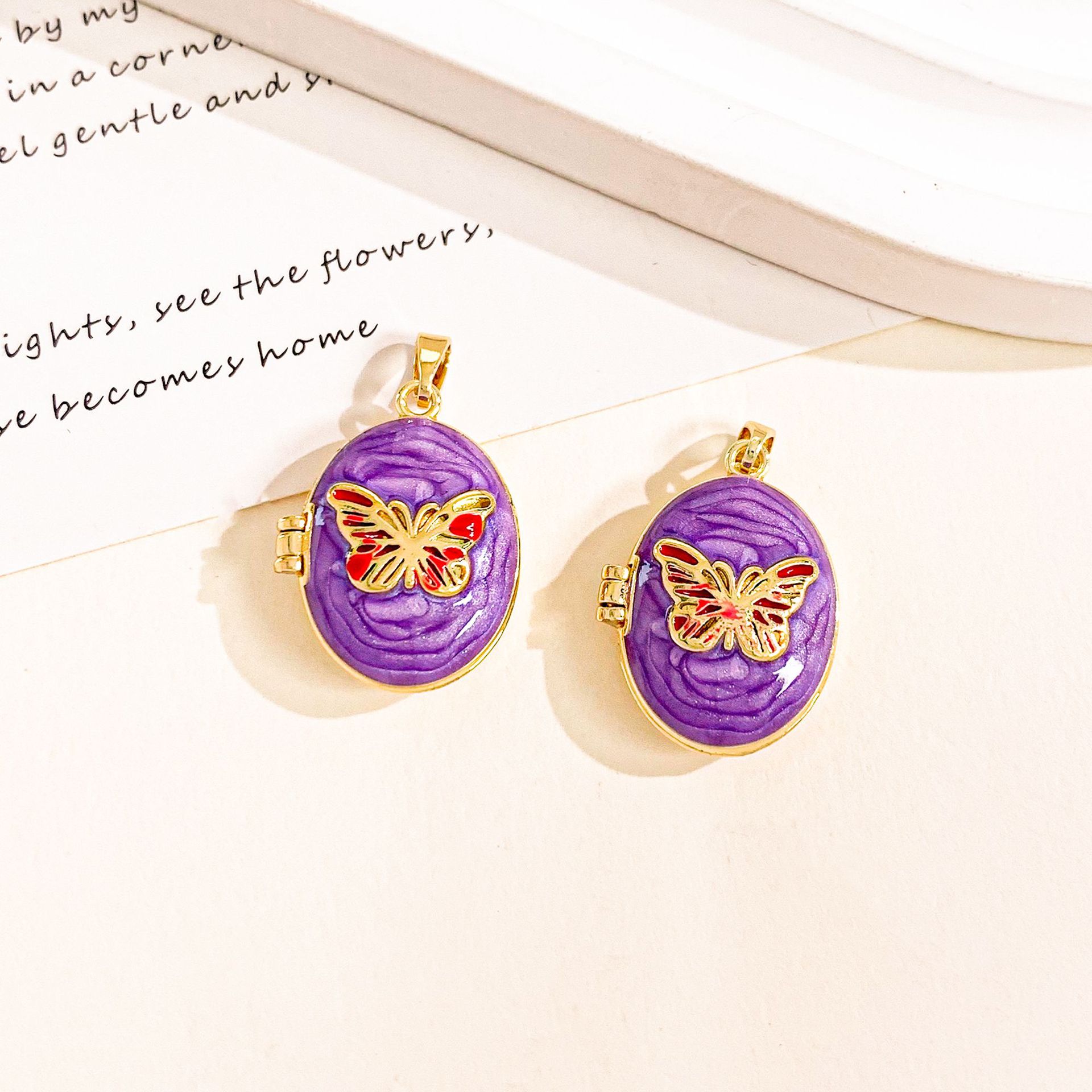 4:Xl4652 butterfly gold purple photo clip pendant can be opened