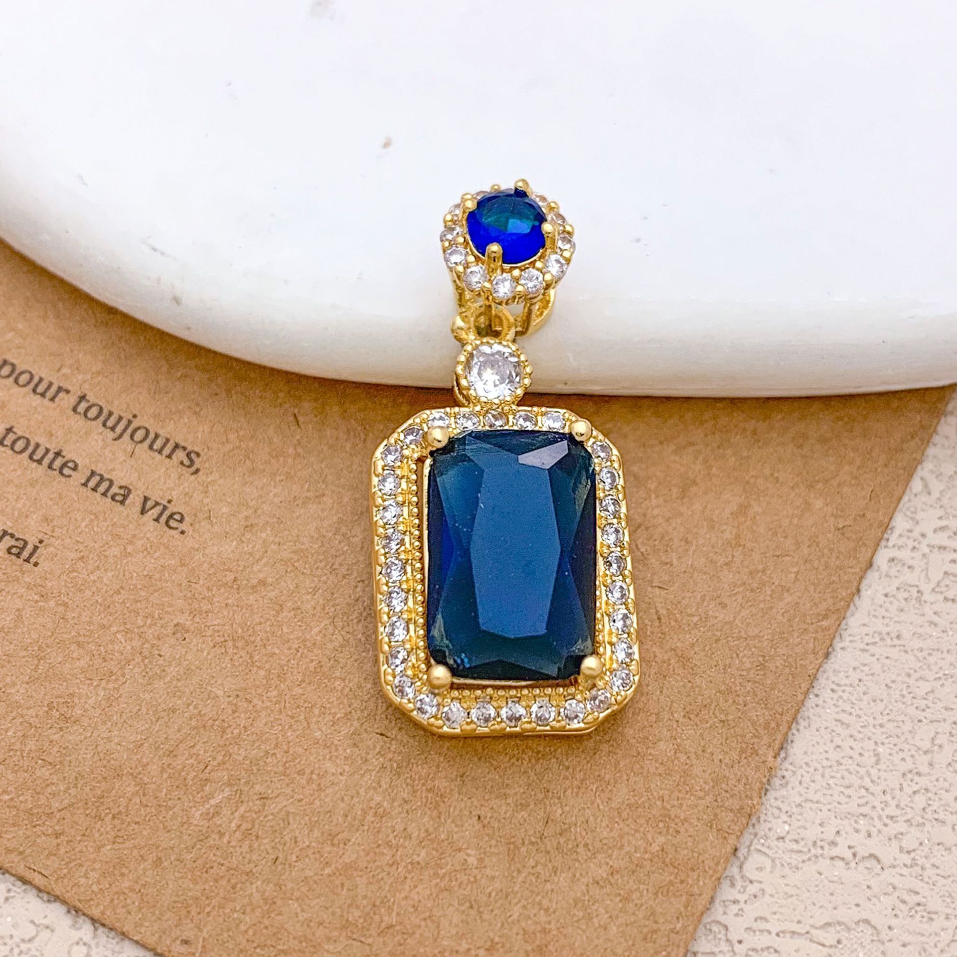 Xl123 blue rectangular pendant gold