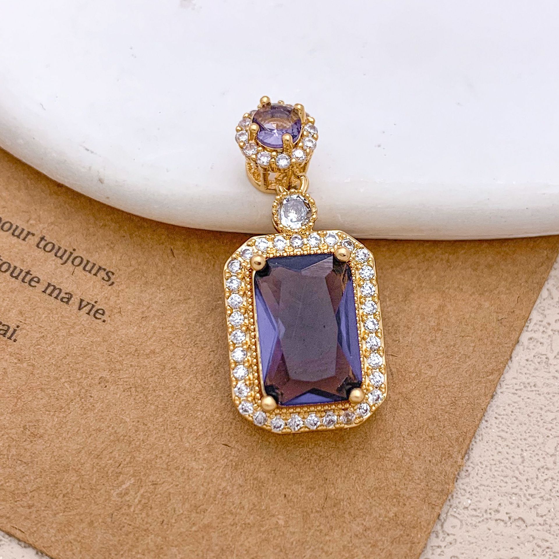 Xl123 purple rectangular pendant gold