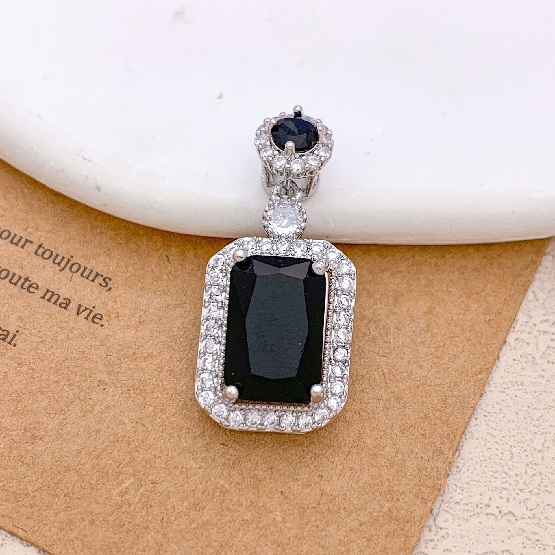 Xl123 black rectangular pendant silver