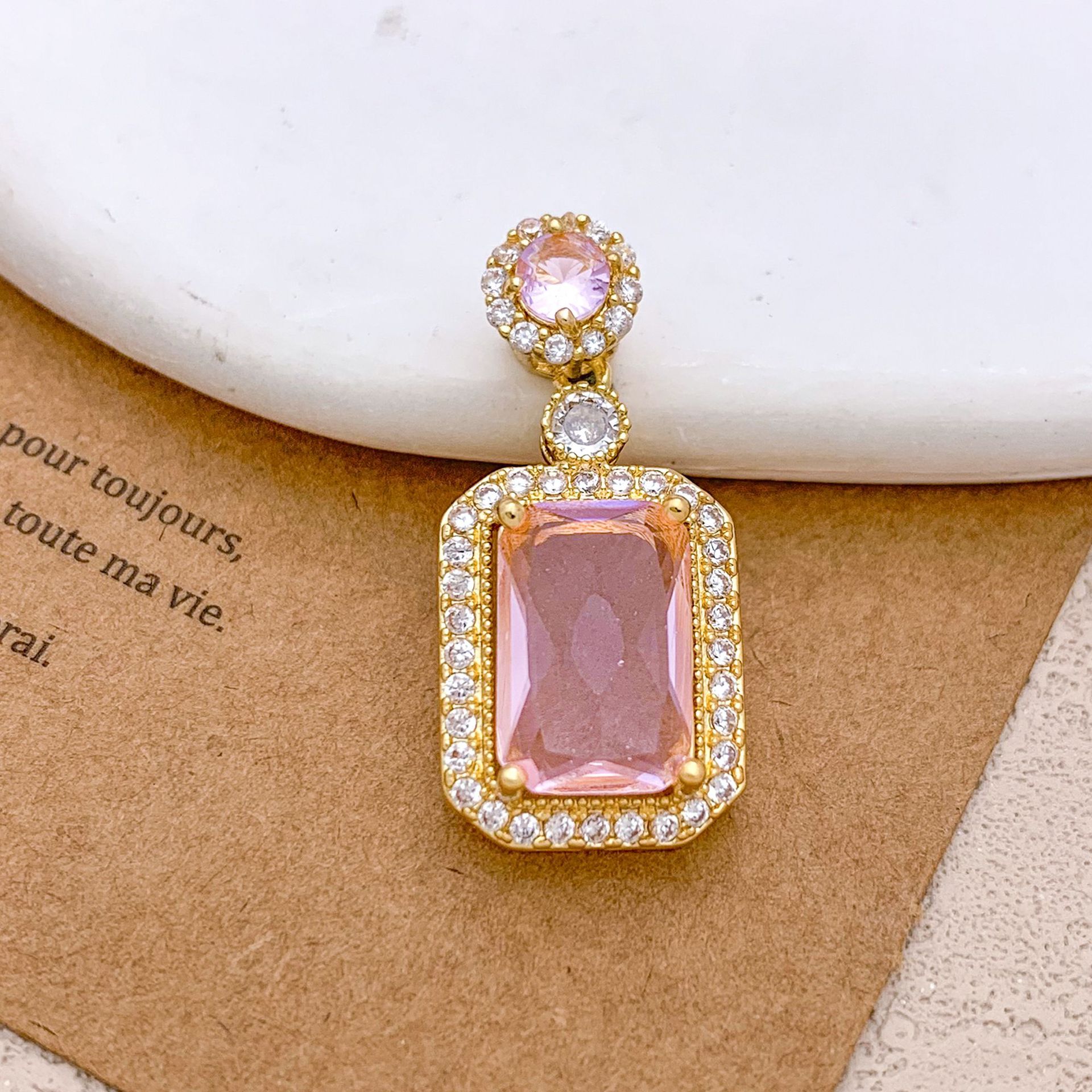 1:Xl123 pink rectangular pendant gold