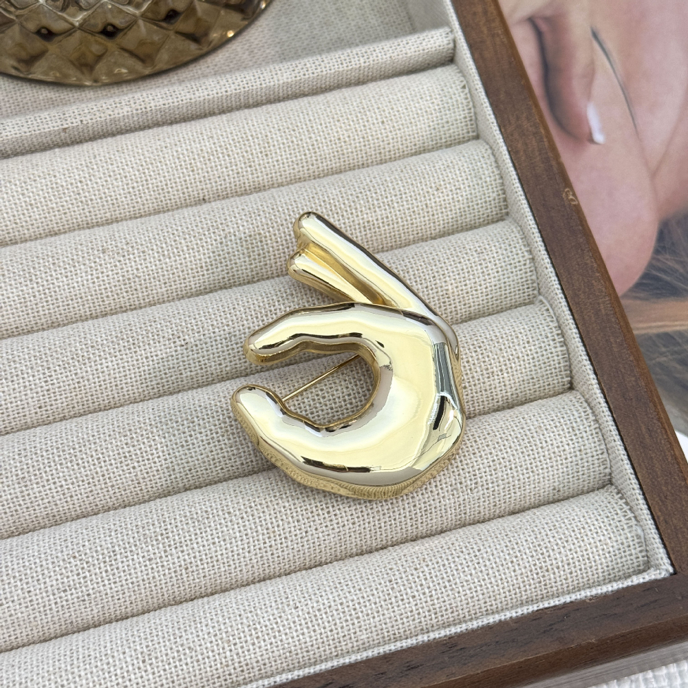 Glossy ok gesture brooch-small gold