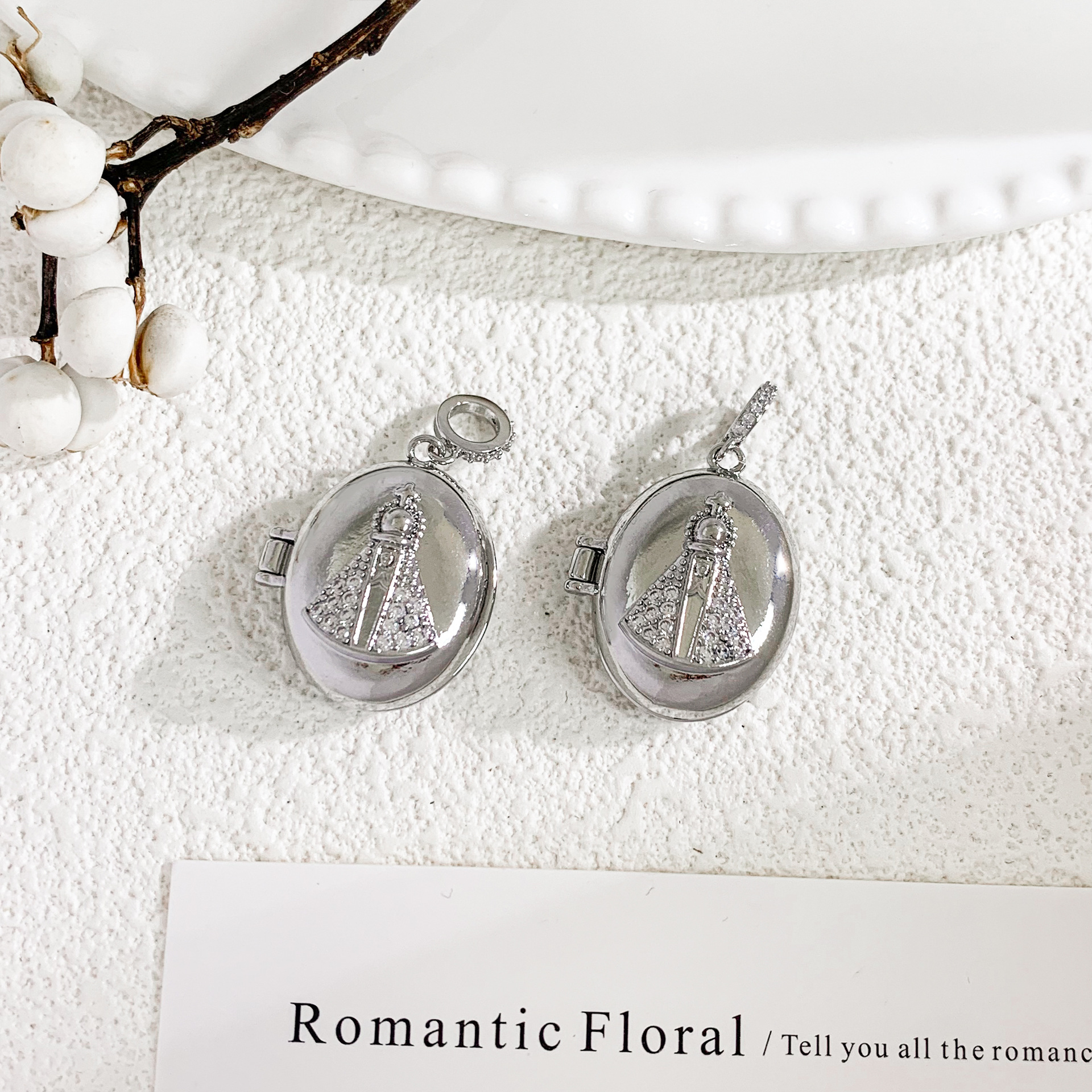 16:Xl4130 oval opening and closing pendant silver