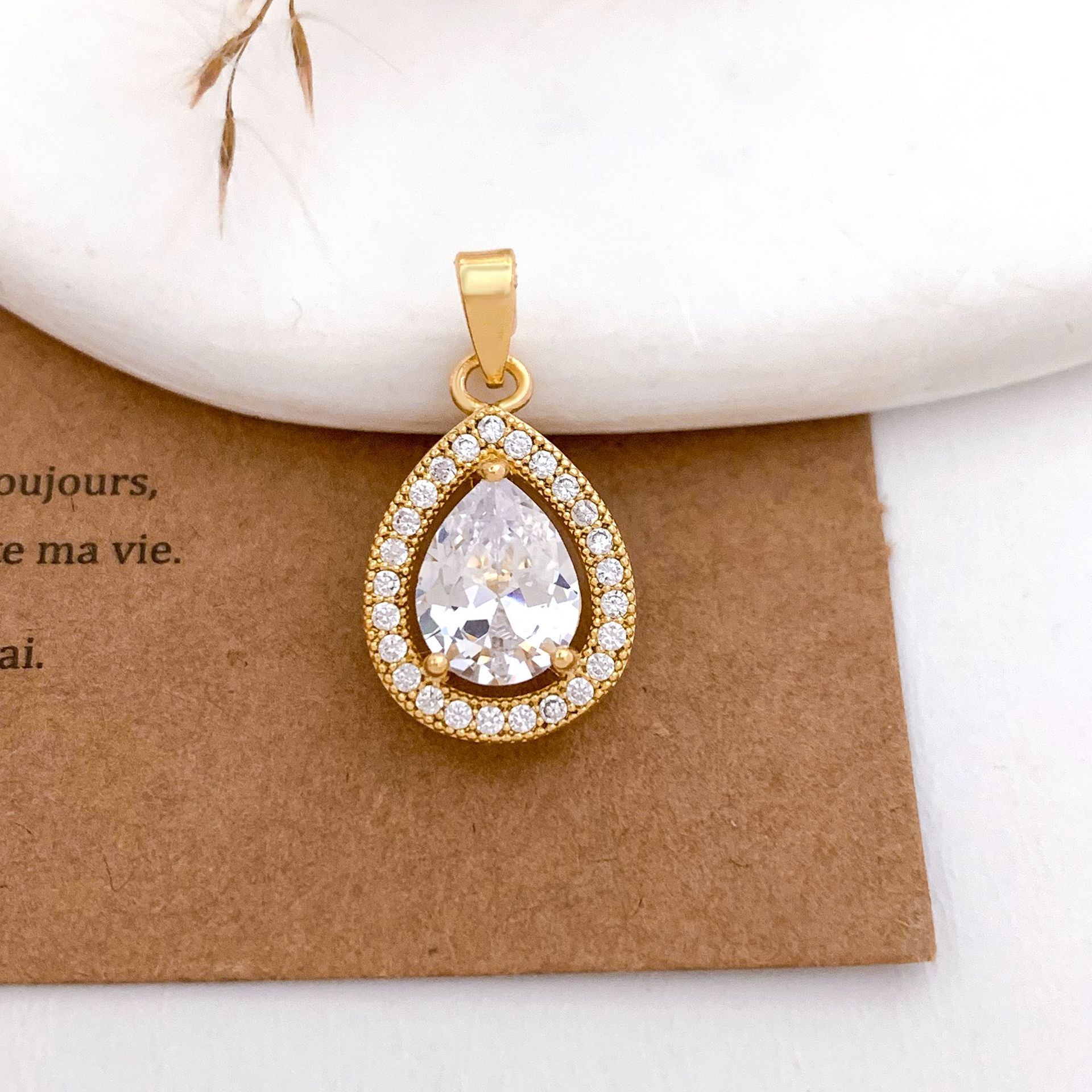 6:Xl2564 hollow water drop pendant gold