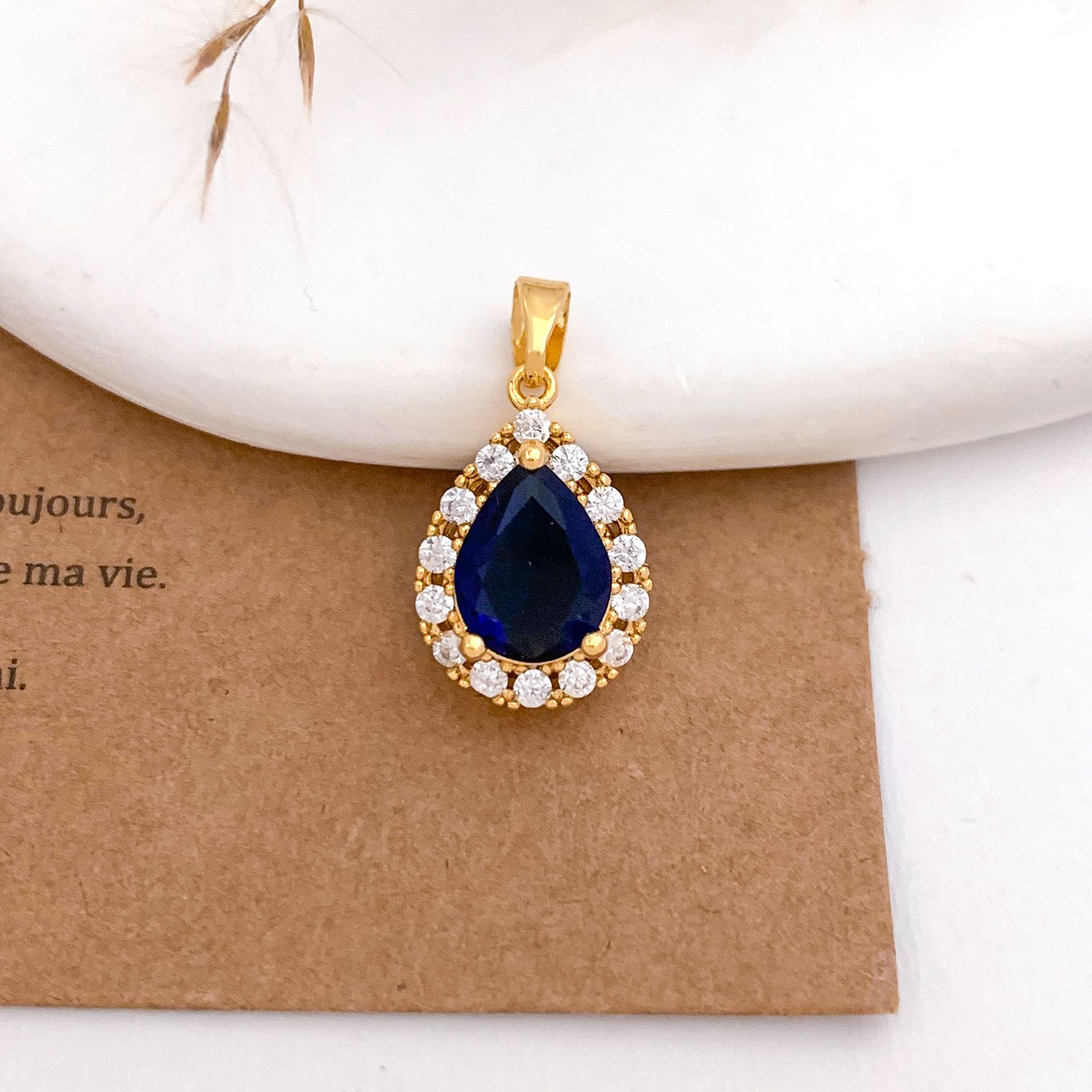 10:Xl2955 small water drop pendant gold sapphire blue