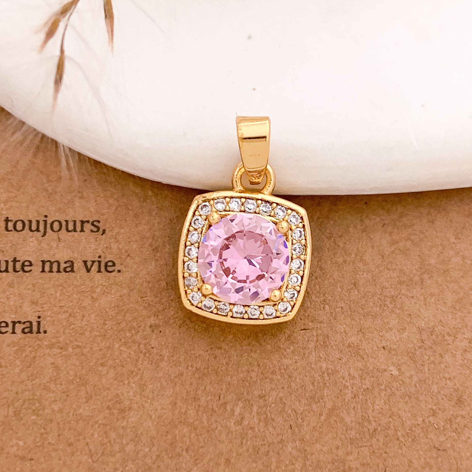Xl2739 pink square pendant gold