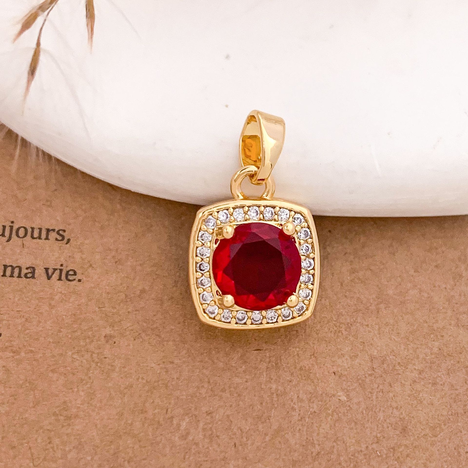 Xl2739 big red square pendant gold