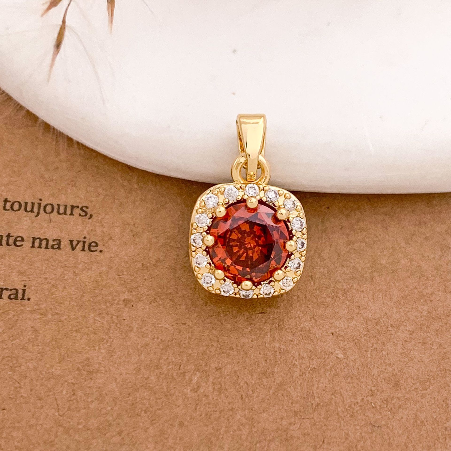 Xl3375 orange red square round pendant gold