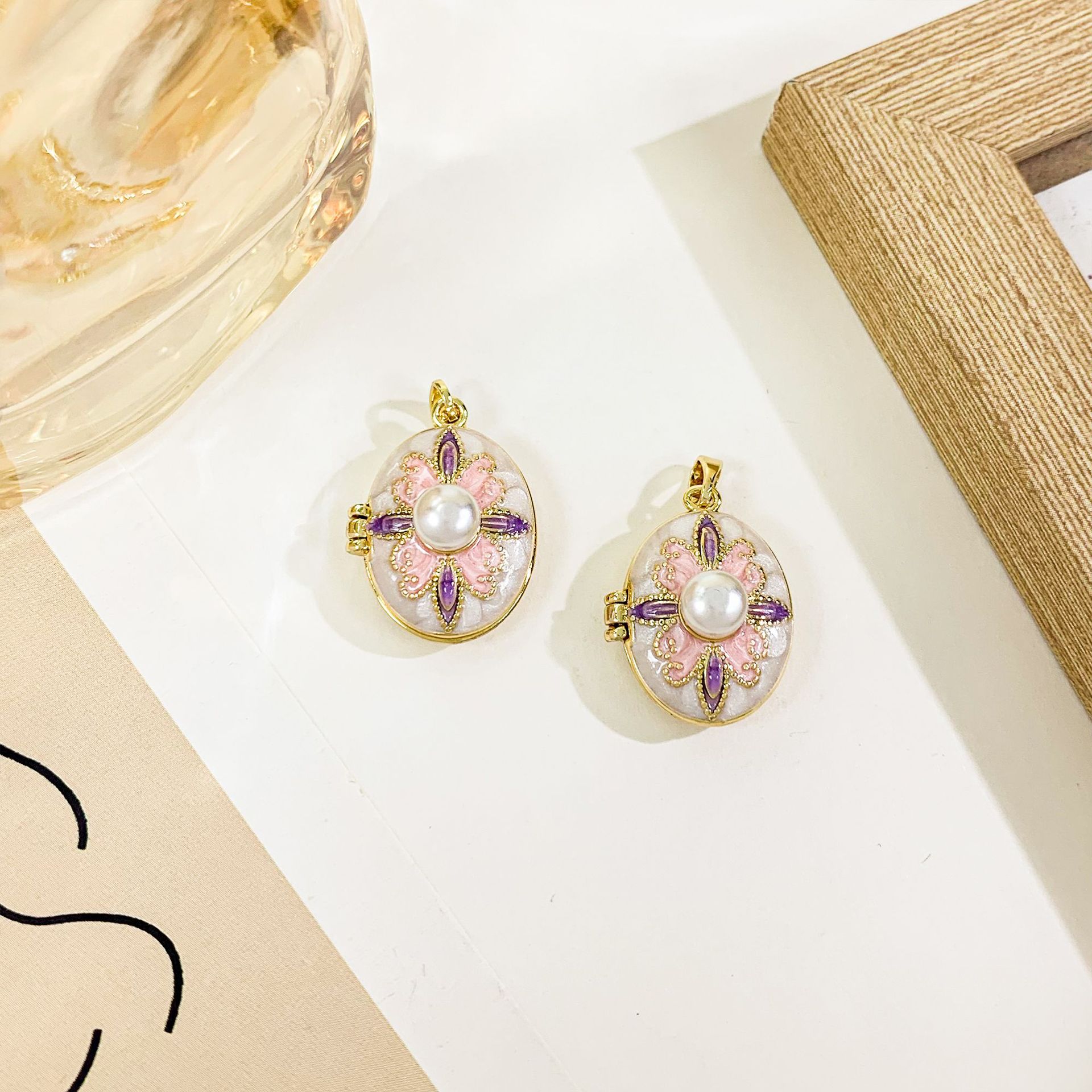 2:Xl4563 cross star photo box pendant gold white