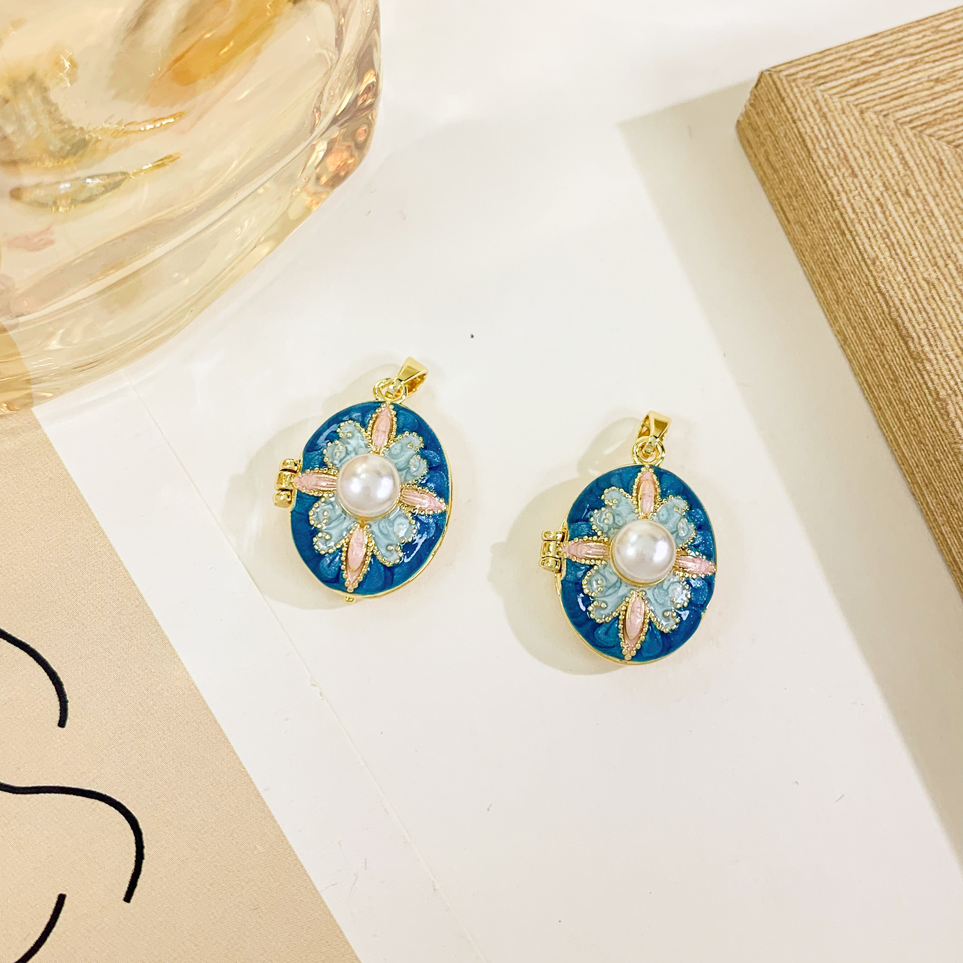 4:Xl4563 cross star photo box pendant gold blue
