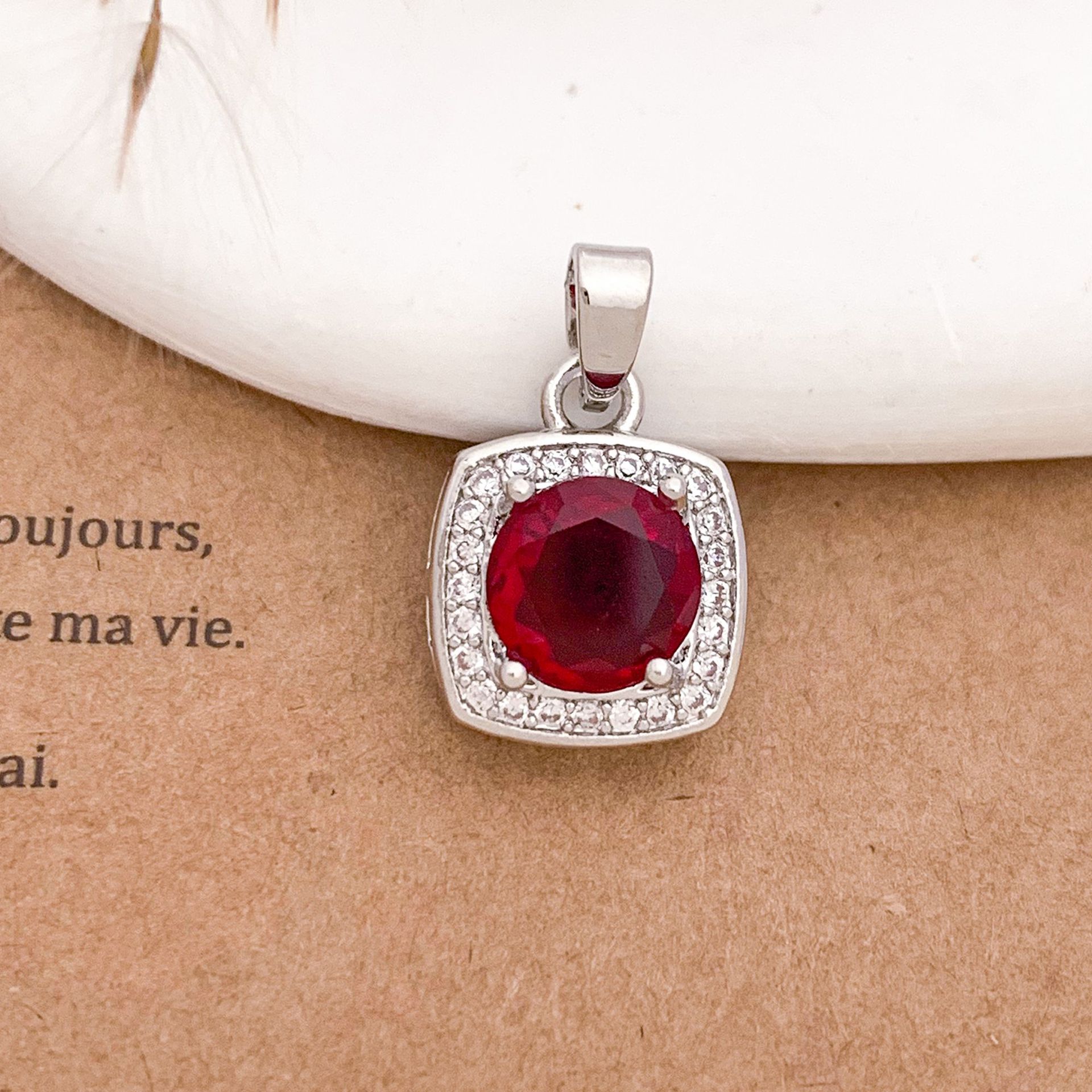 6:Xl2739 big red square pendant silver